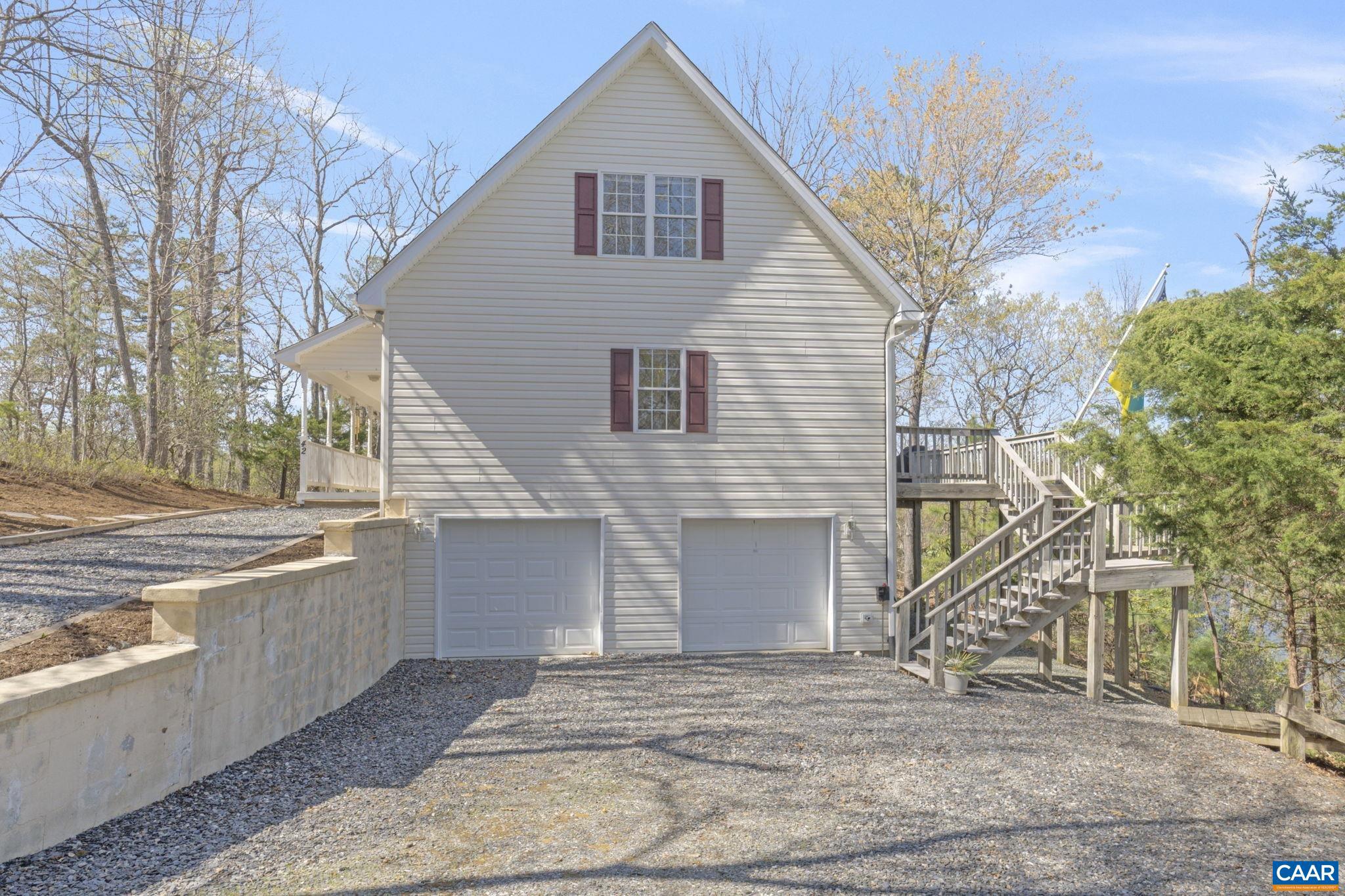 LAKE MONTICELLO - Residential
