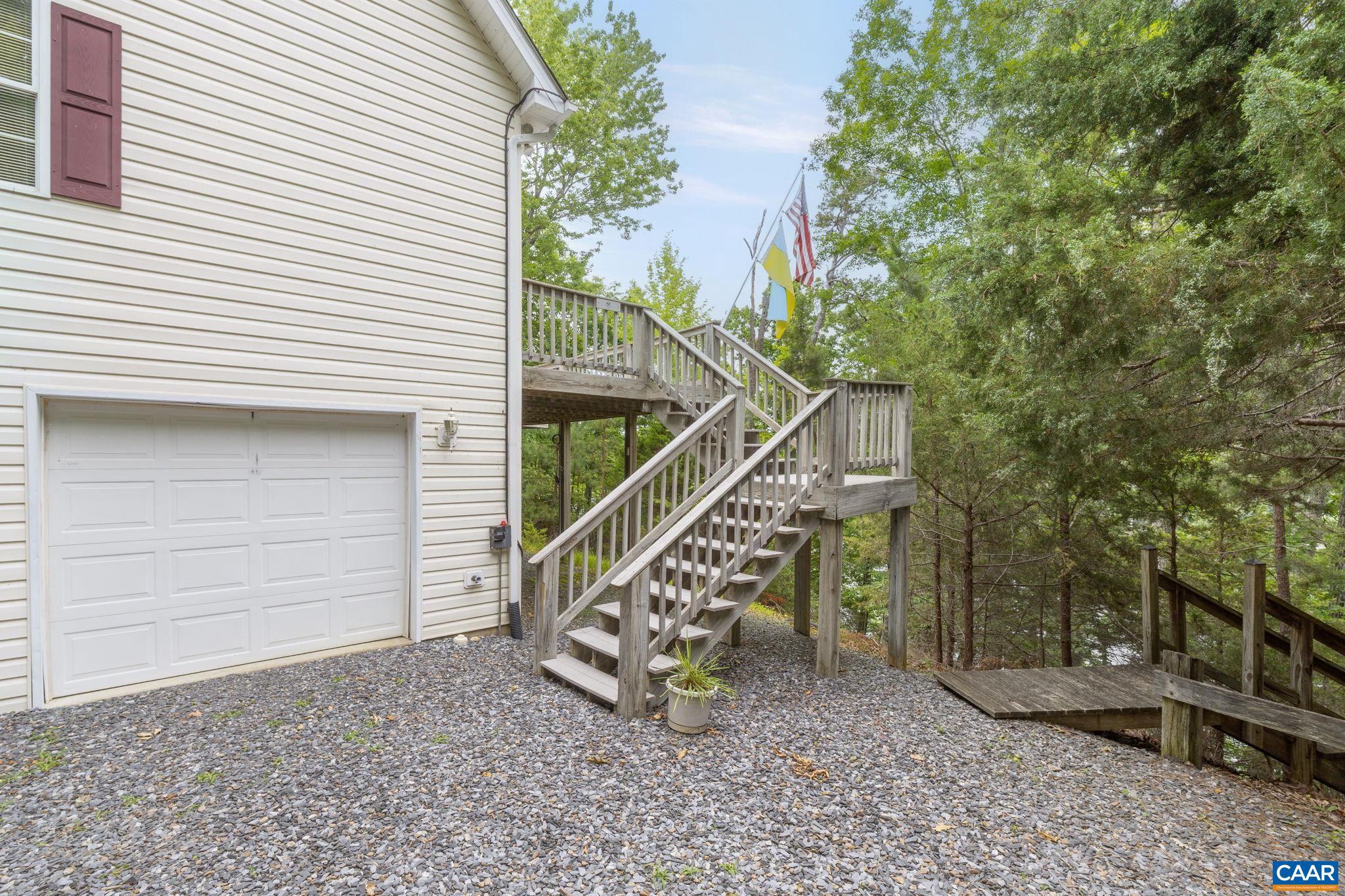 LAKE MONTICELLO - Residential