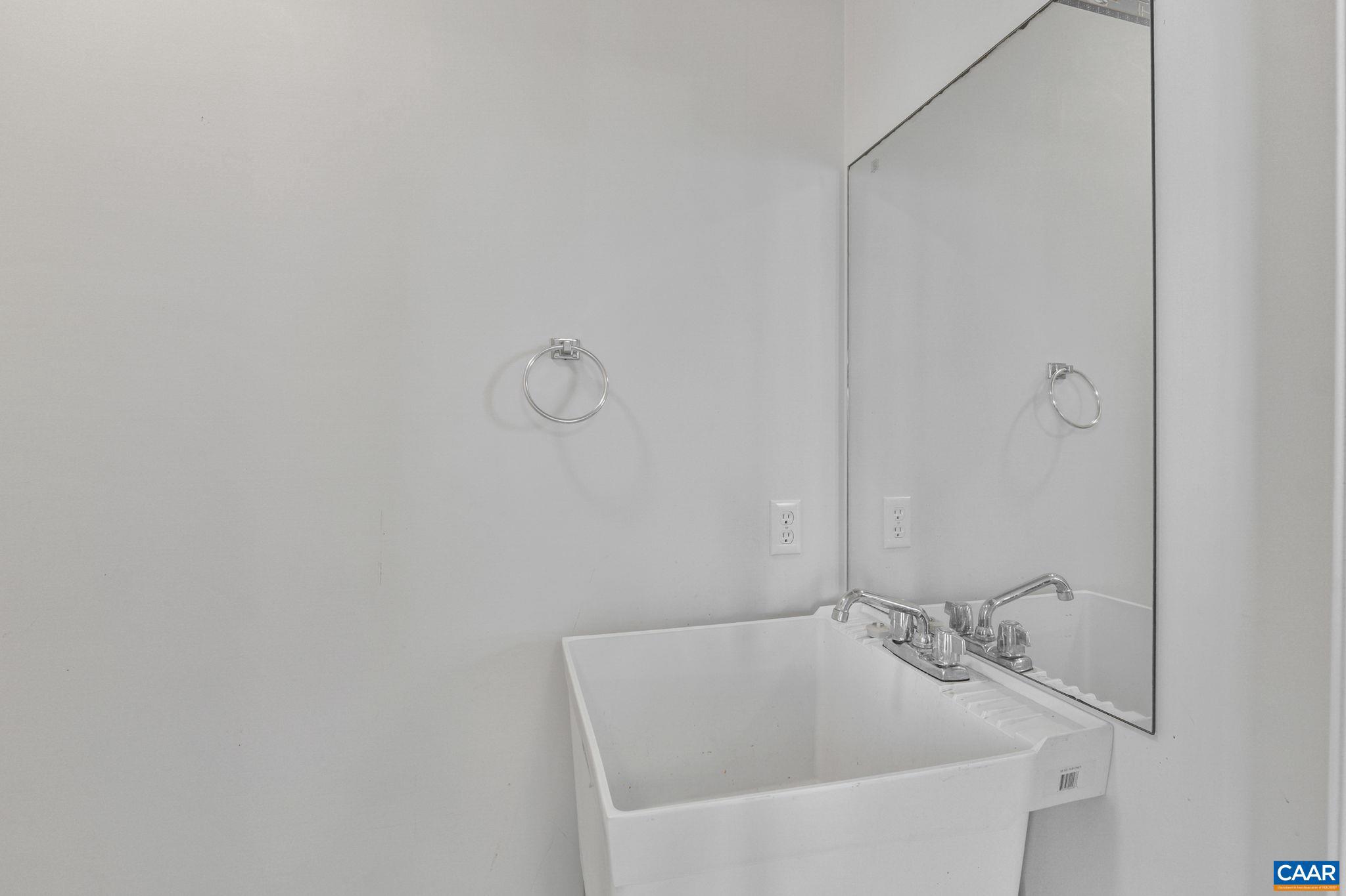 LAKE MONTICELLO - Residential