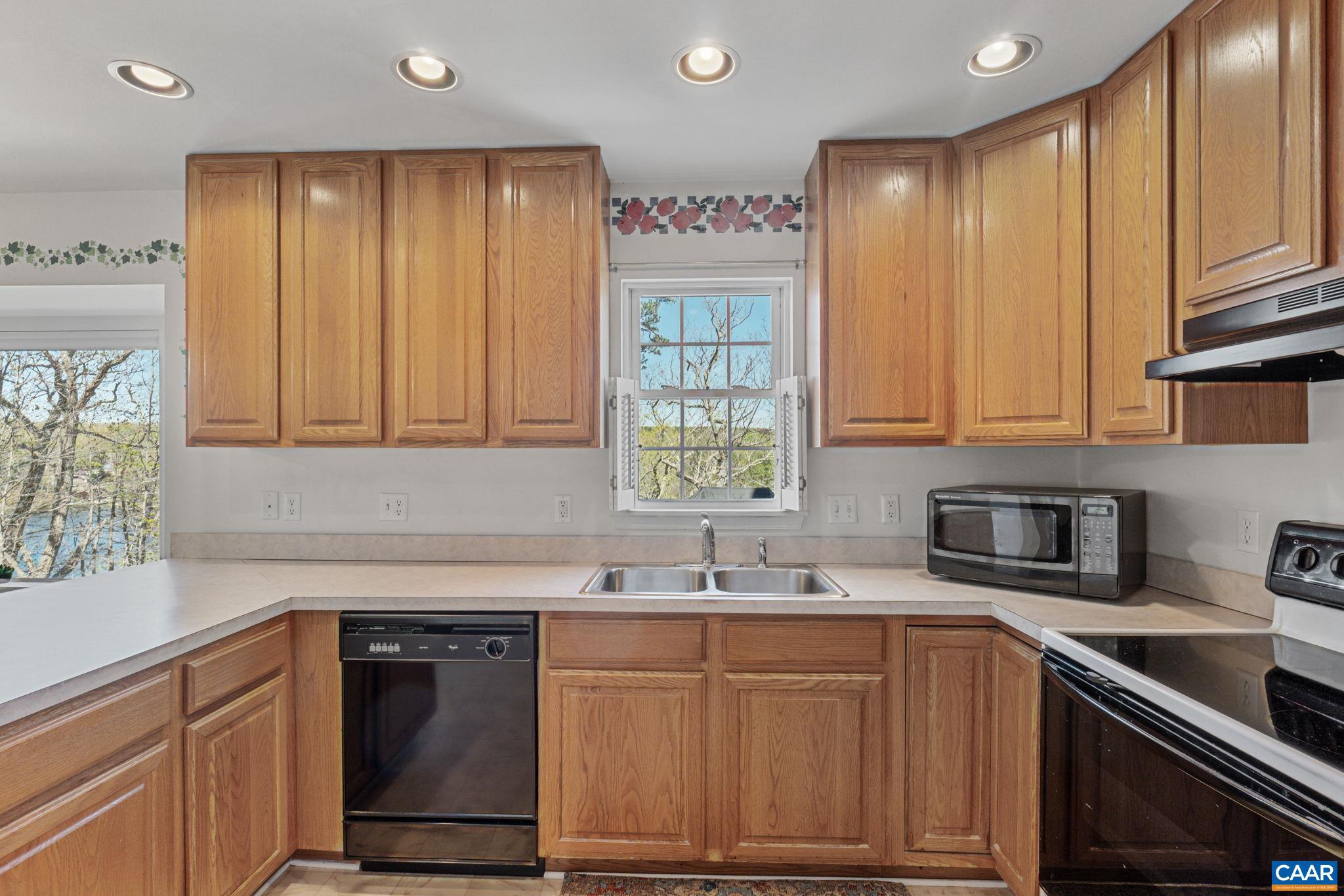 LAKE MONTICELLO - Residential