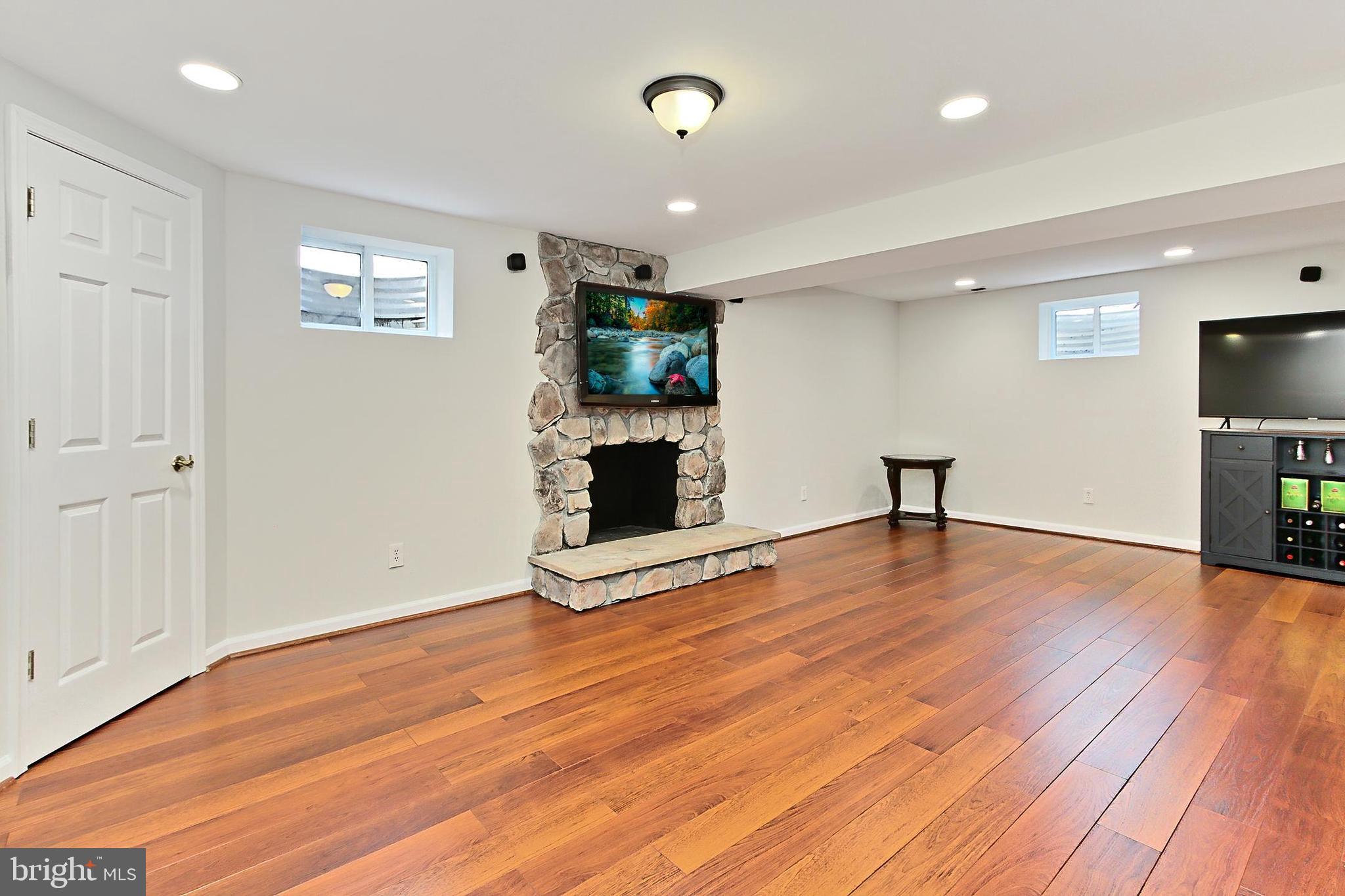 HAYFIELD ESTATES - Residential