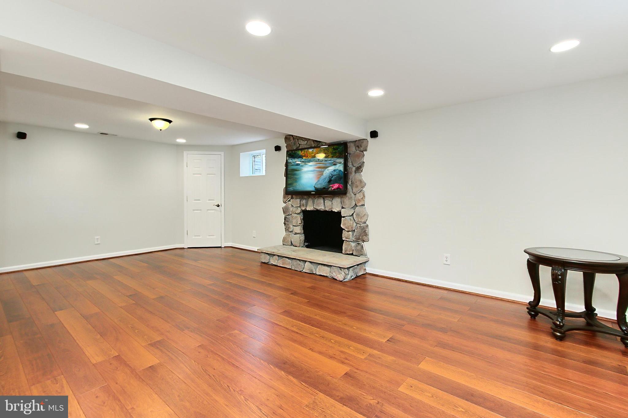 HAYFIELD ESTATES - Residential