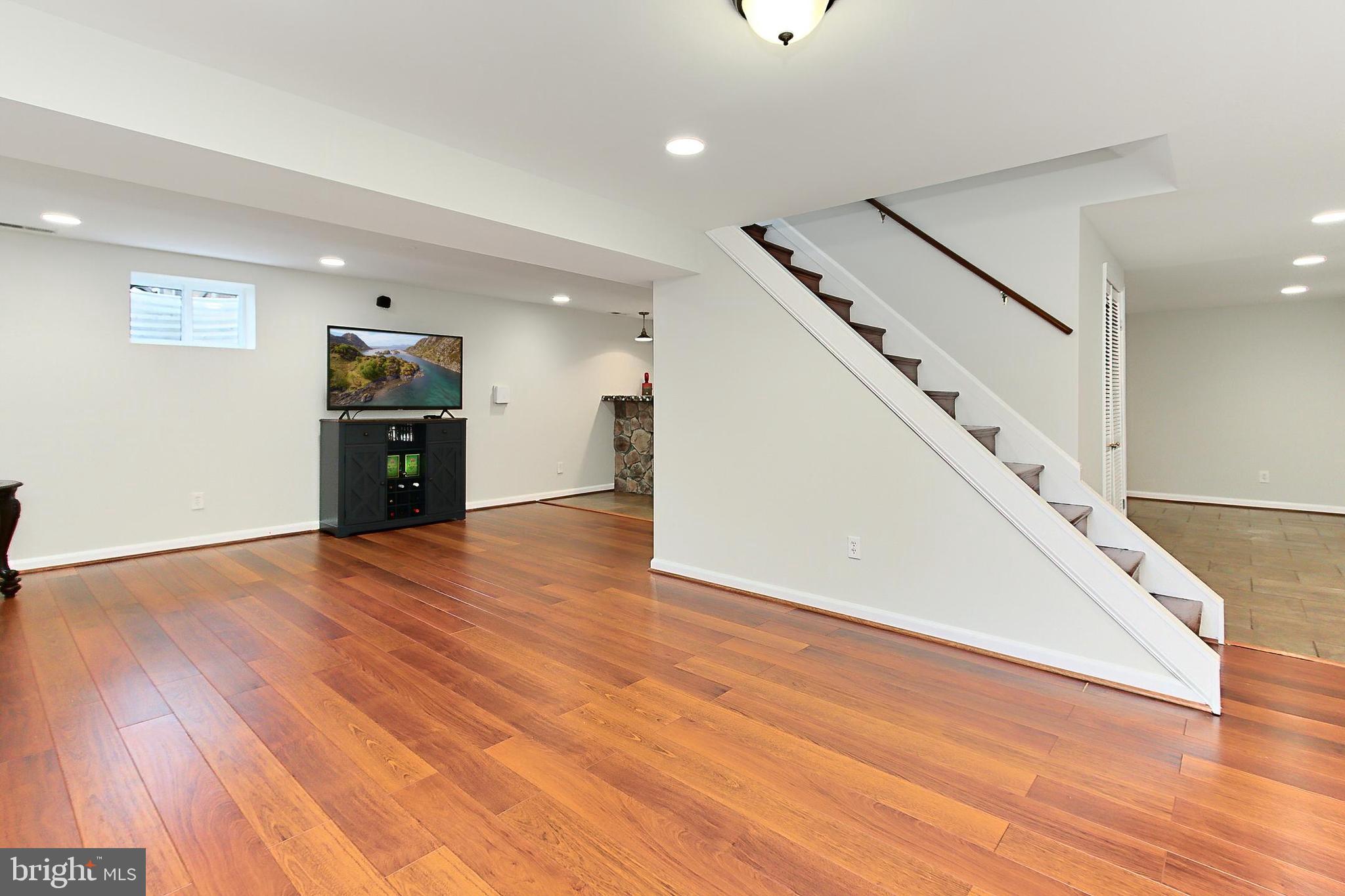 HAYFIELD ESTATES - Residential