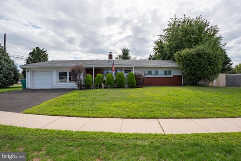 Homes For Sale - 35 Spiral Lane<br/> Bucks County, LEVITTOWN, PA 19055