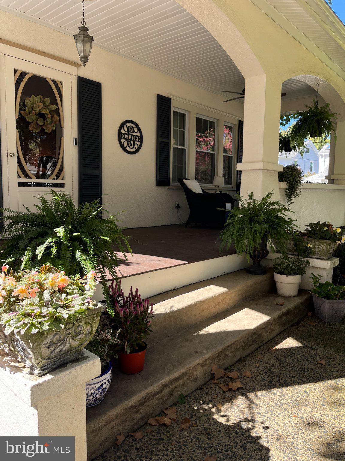 6 10TH AVENUE