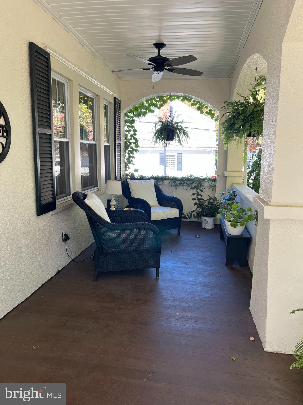 6 10TH AVENUE