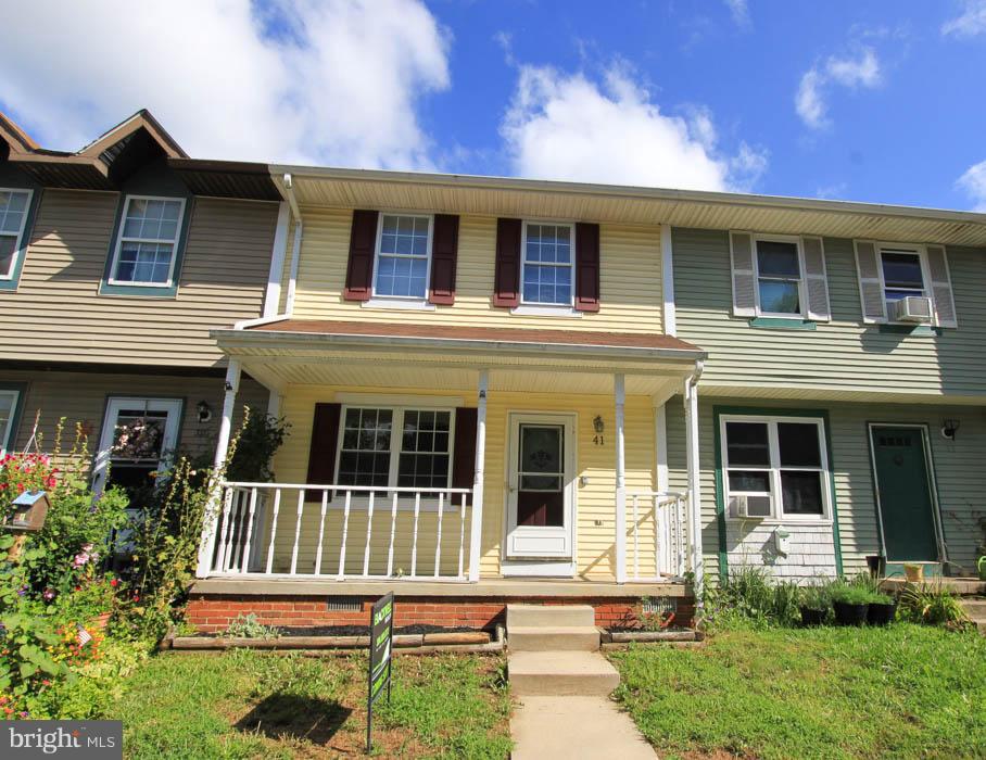 This charming townhome is perfectly located near commuters routes 340 and 9 along with Charles Town shopping and restaurants. Lovely front porch, private back deck, and plenty of parking space. Spacious main floor offers carpeted living room and dining area with separate kitchen. Three upstairs bedrooms offer plenty of privacy.