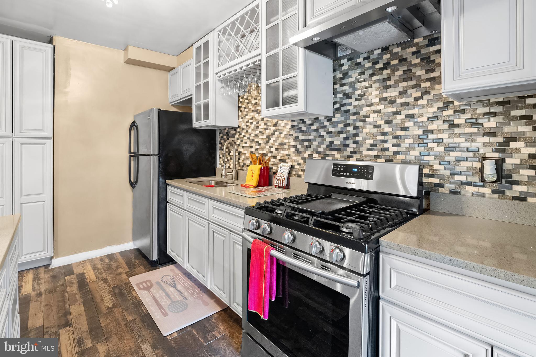 LAURAVILLE HISTORIC DISTRICT - Residential