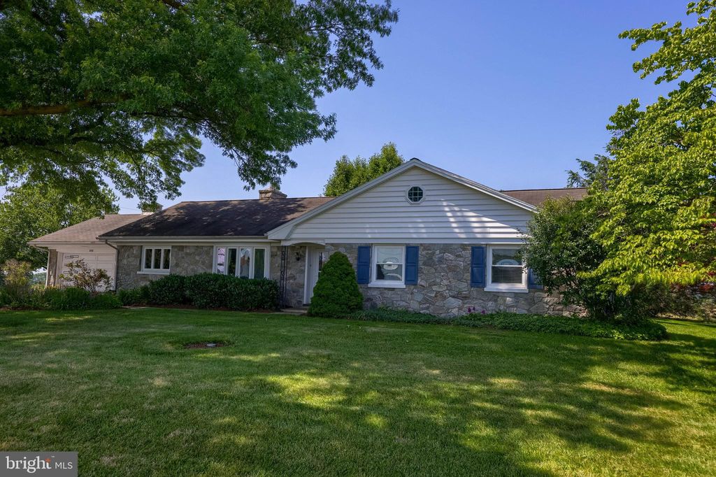 Photo of 502 W Newport Road, LITITZ, PA 17543 (MLS # PALA2073004)