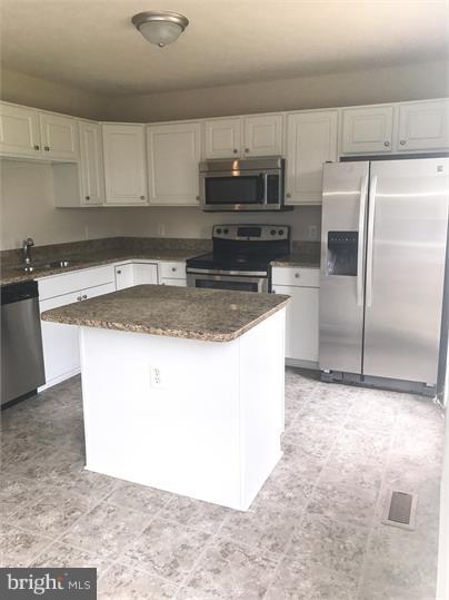 CHARLESTOWN COMMONS - Residential Lease