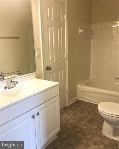 CHARLESTOWN COMMONS - Residential Lease