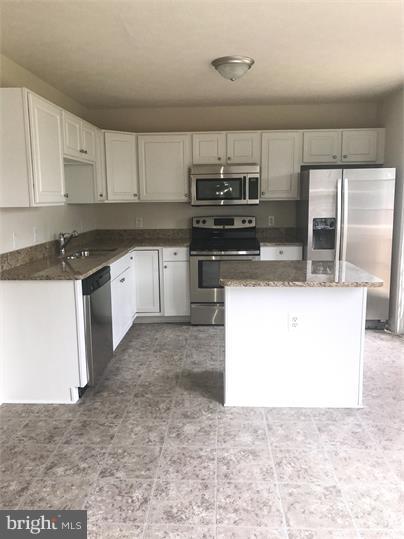 CHARLESTOWN COMMONS - Residential Lease