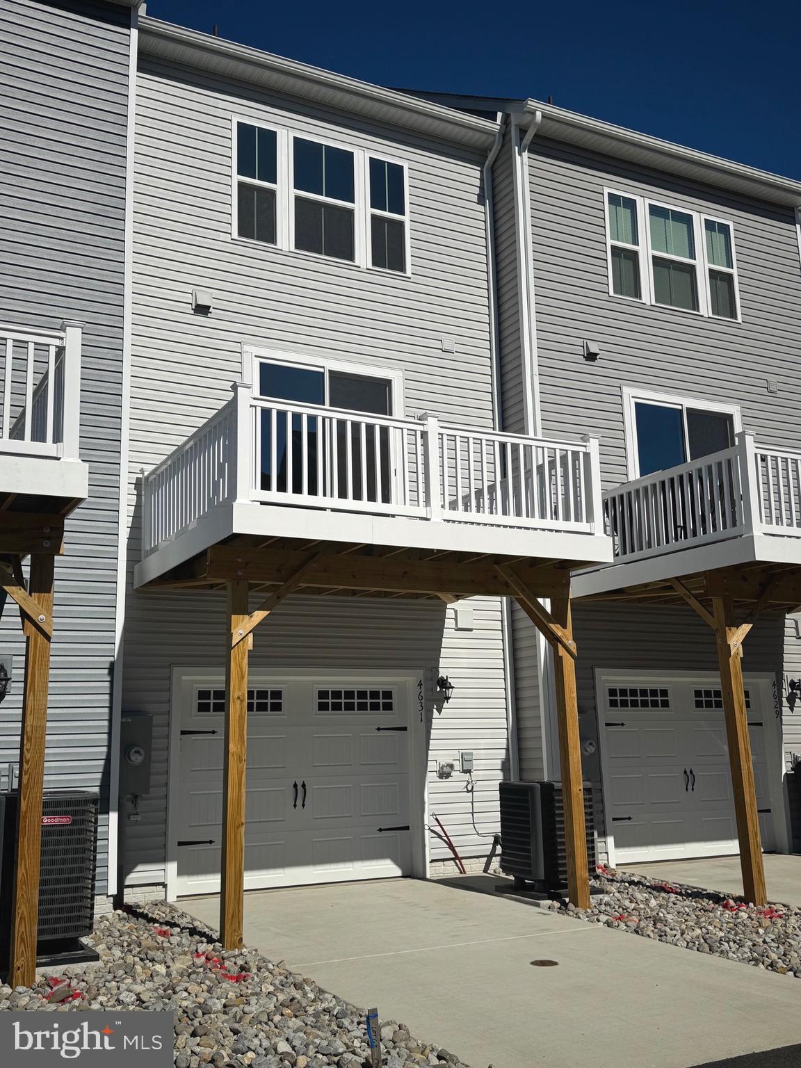 ALEXANDER'S CROSSING - Residential Lease