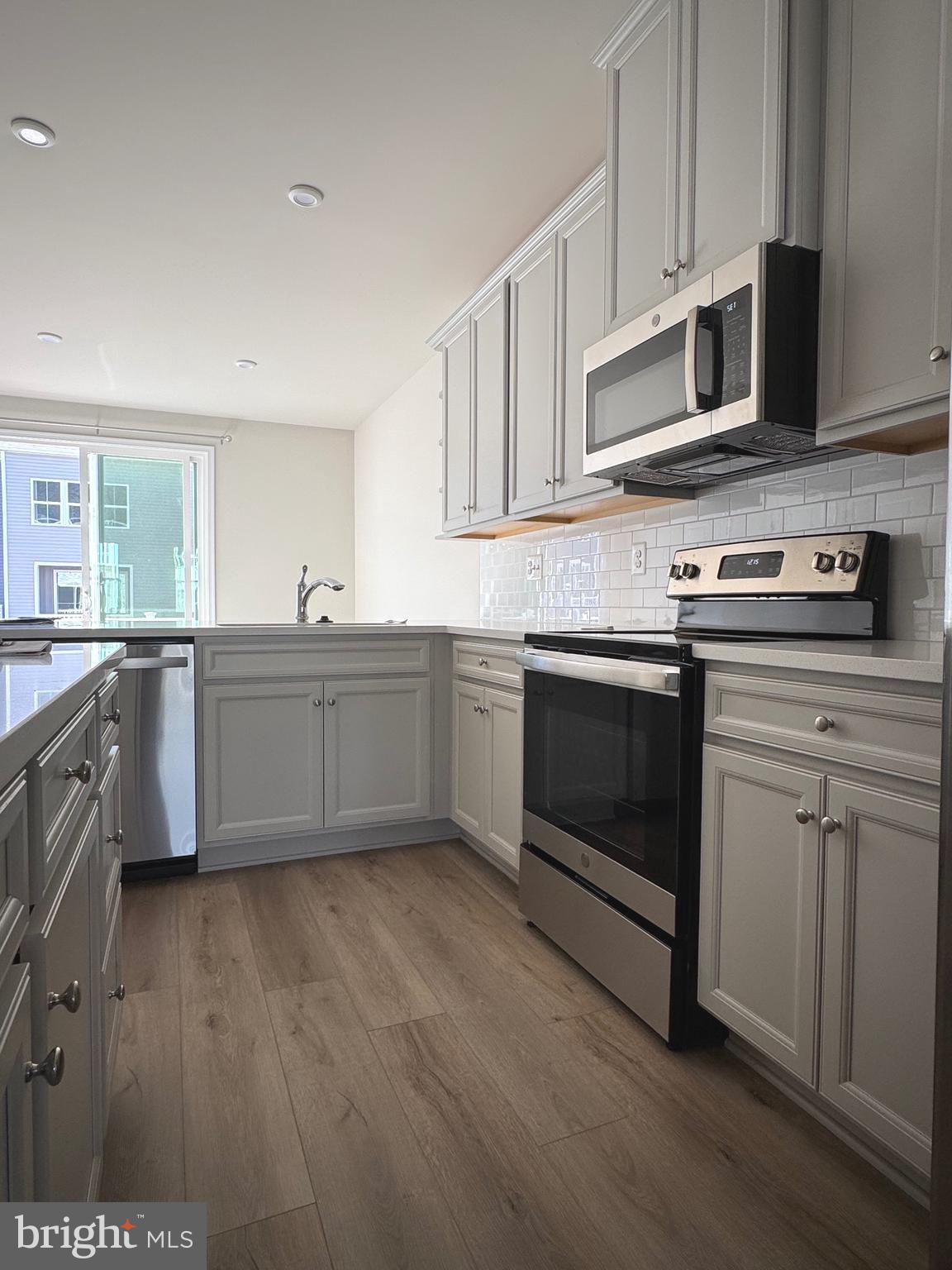 ALEXANDER'S CROSSING - Residential Lease