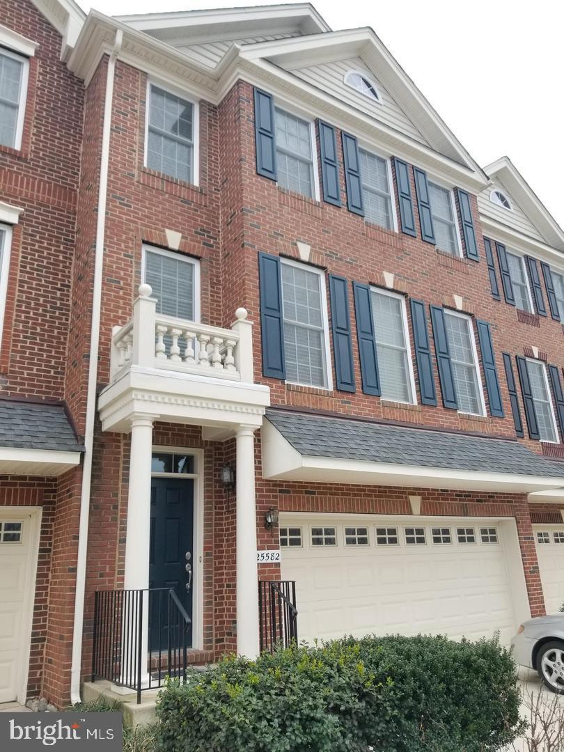 SOUTH RIDING - Residential Lease