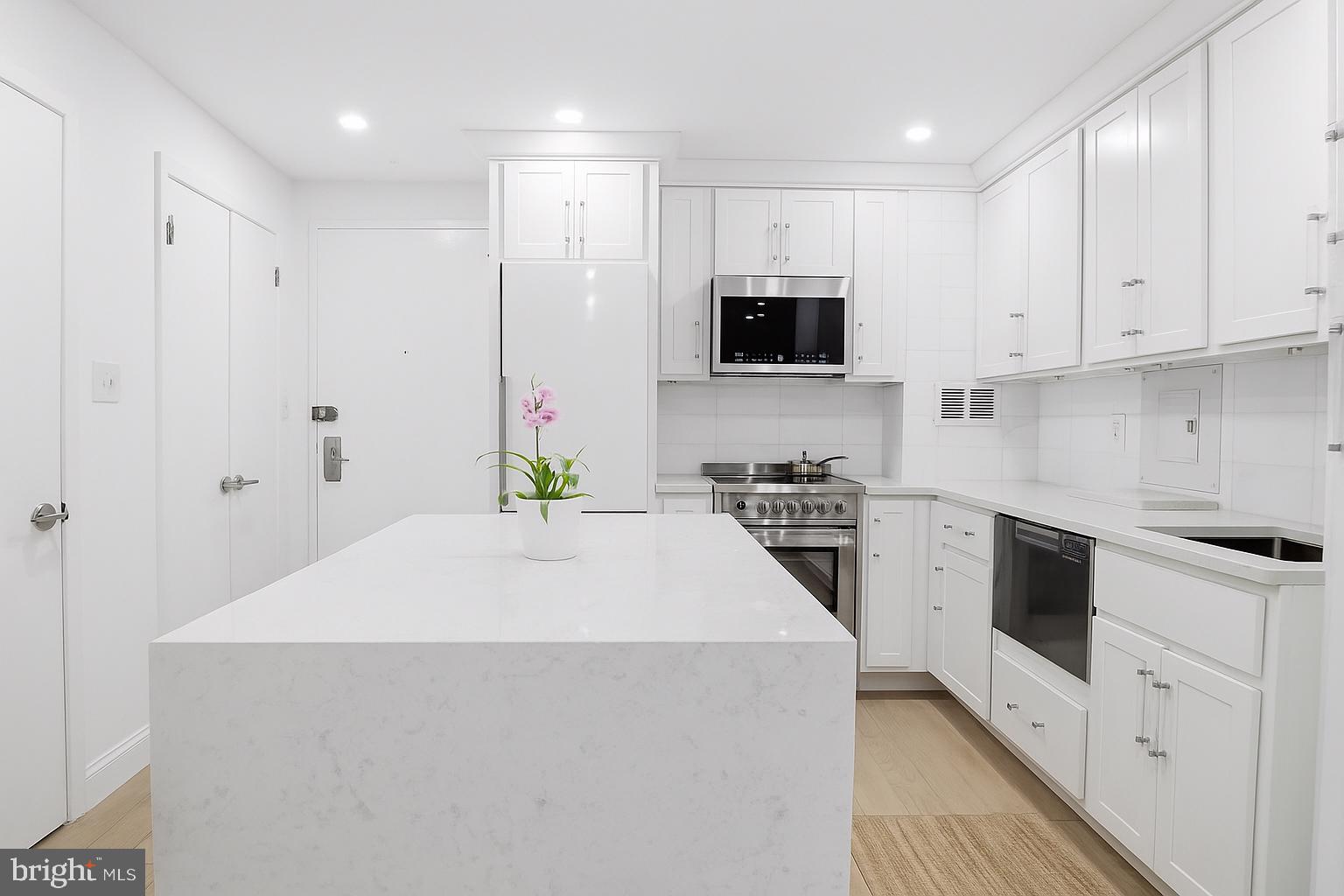 1718 P STREET NW L18