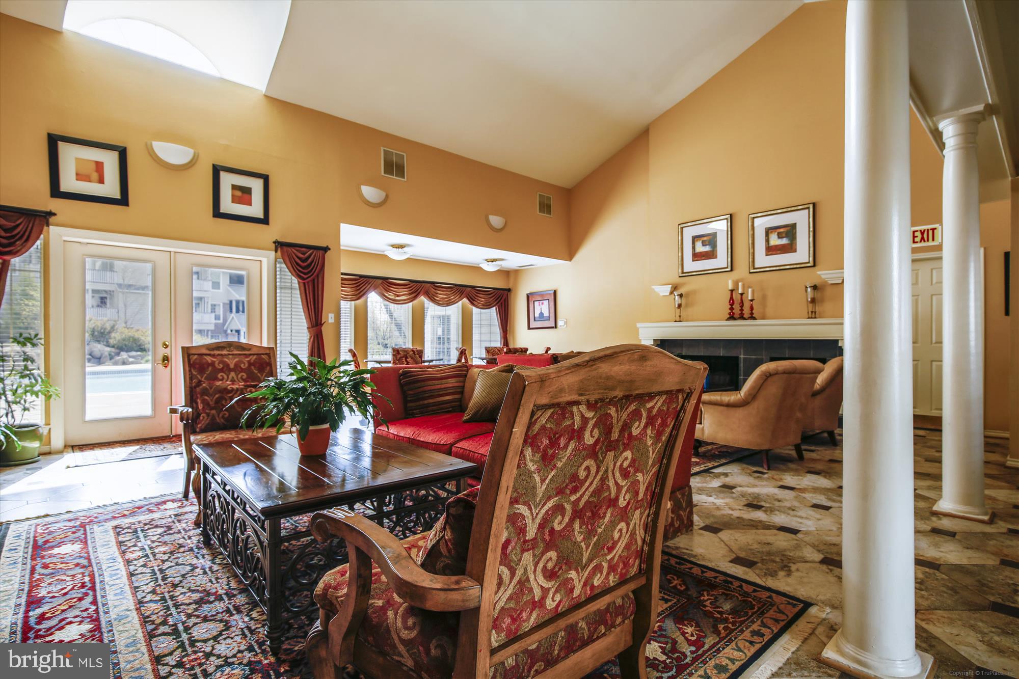 PENDERBROOK SQUARE CONDOMINIUMS - Residential Lease