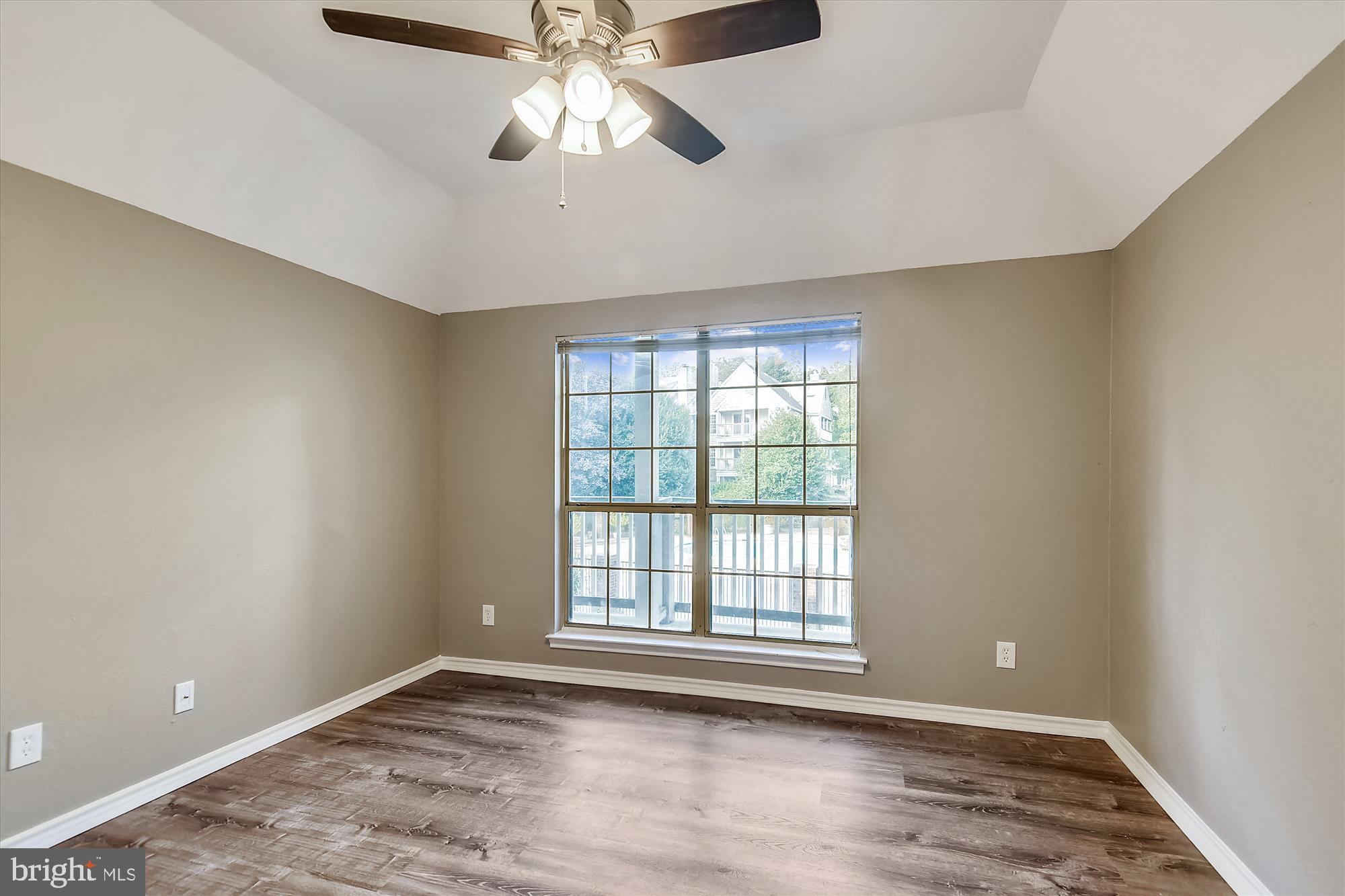 PENDERBROOK SQUARE CONDOMINIUMS - Residential Lease