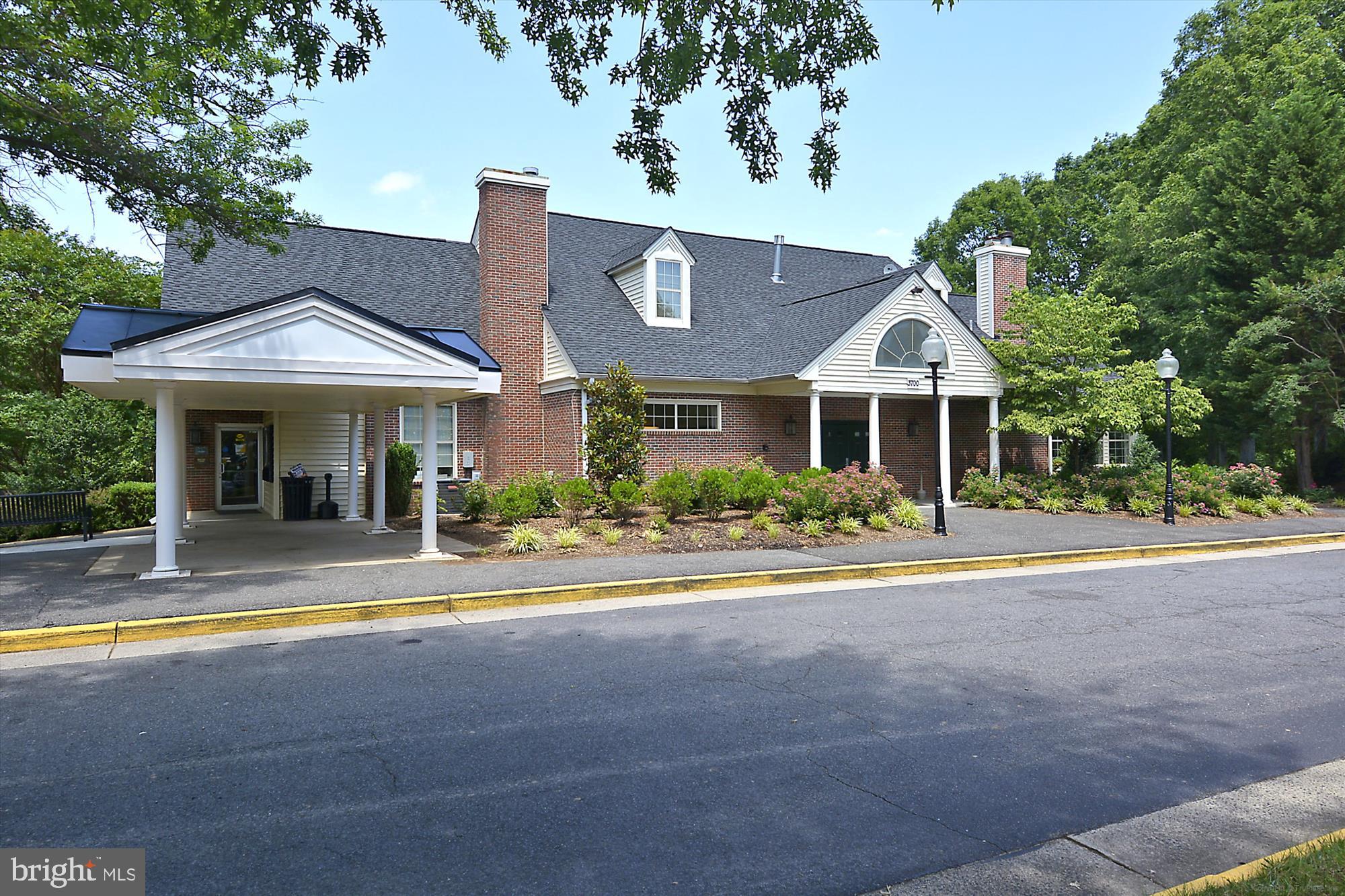 PENDERBROOK SQUARE CONDOMINIUMS - Residential Lease