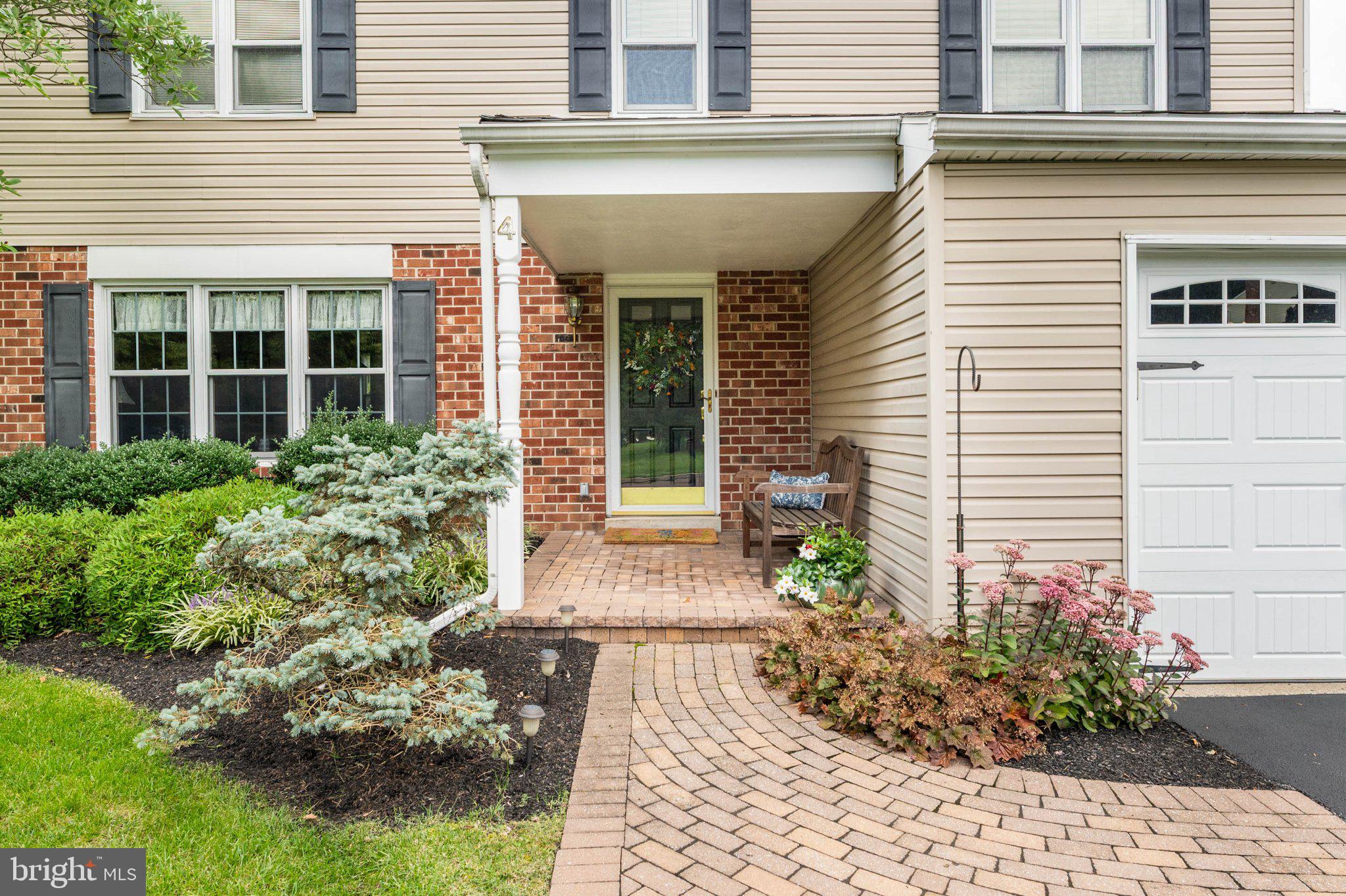 4 WOODSTOCK CIRCLE