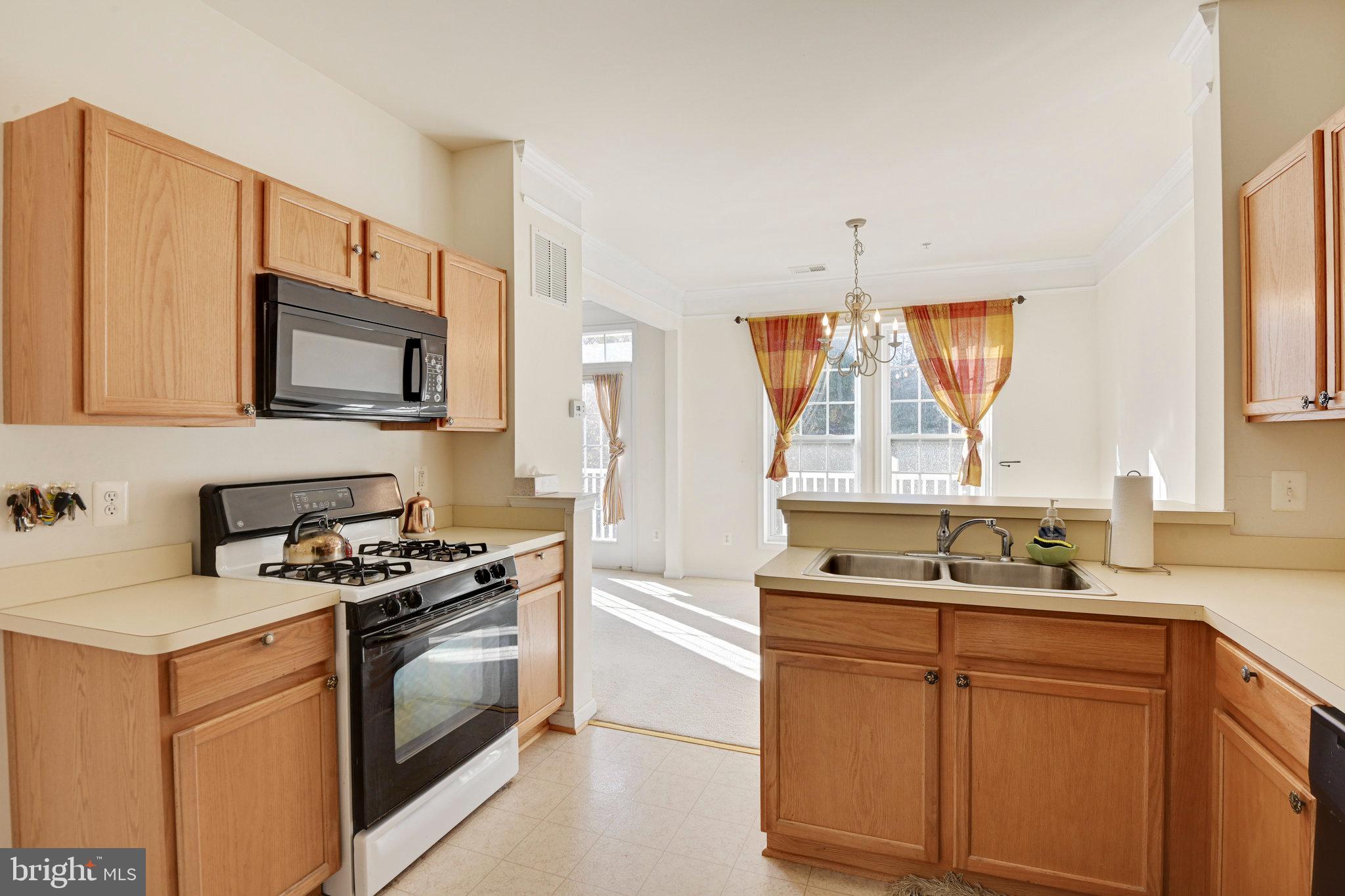 STONE SPRINGS CONDOMINIUMS - Residential