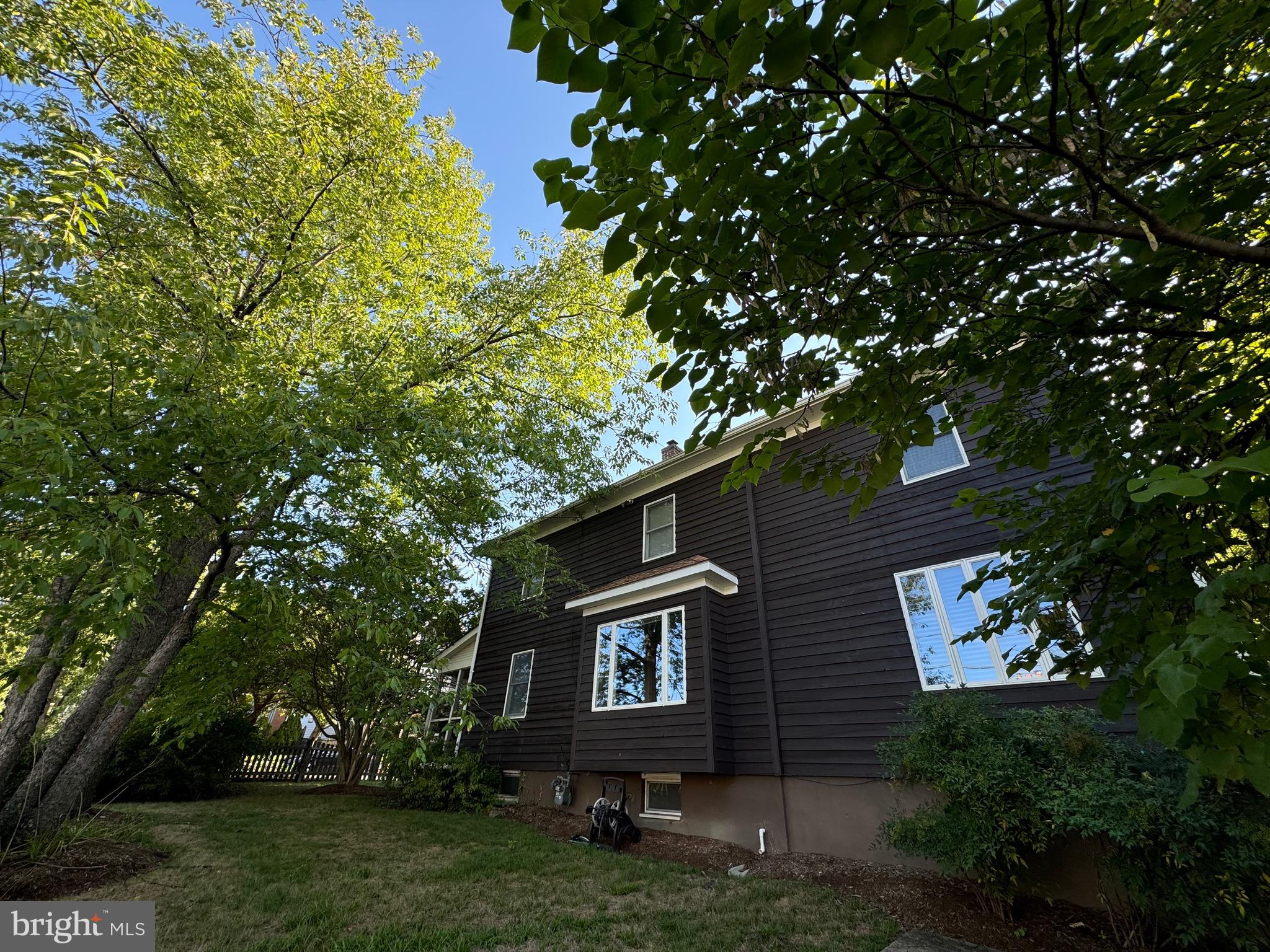 CLARENDON - Residential Lease