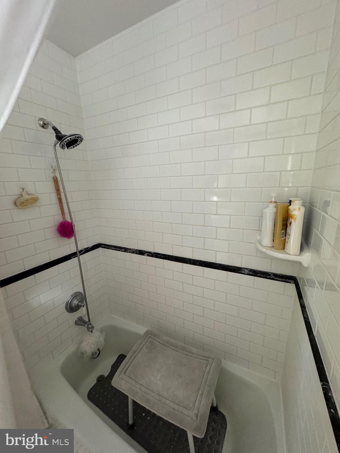 CLARENDON - Residential Lease