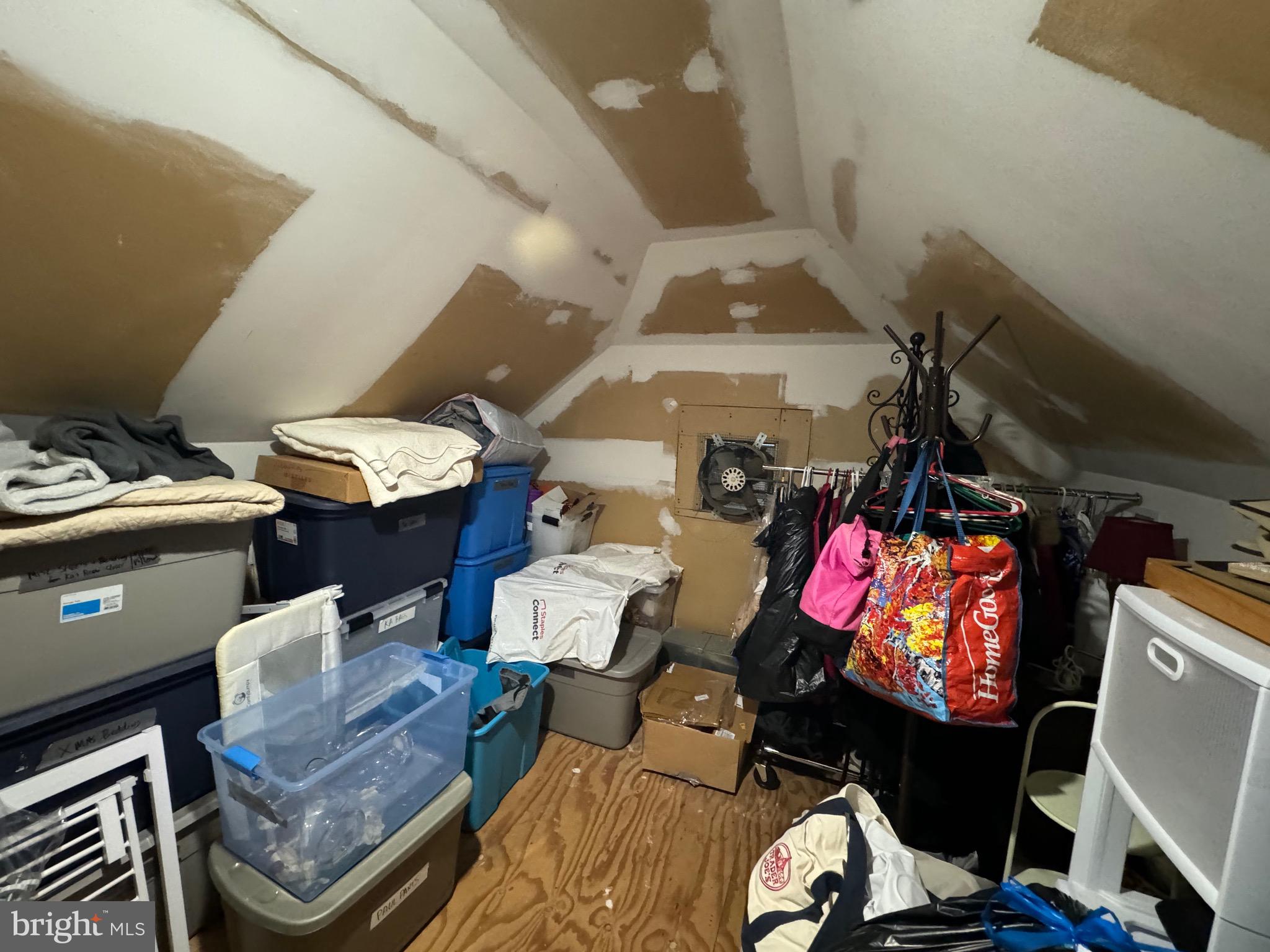 CLARENDON - Residential Lease