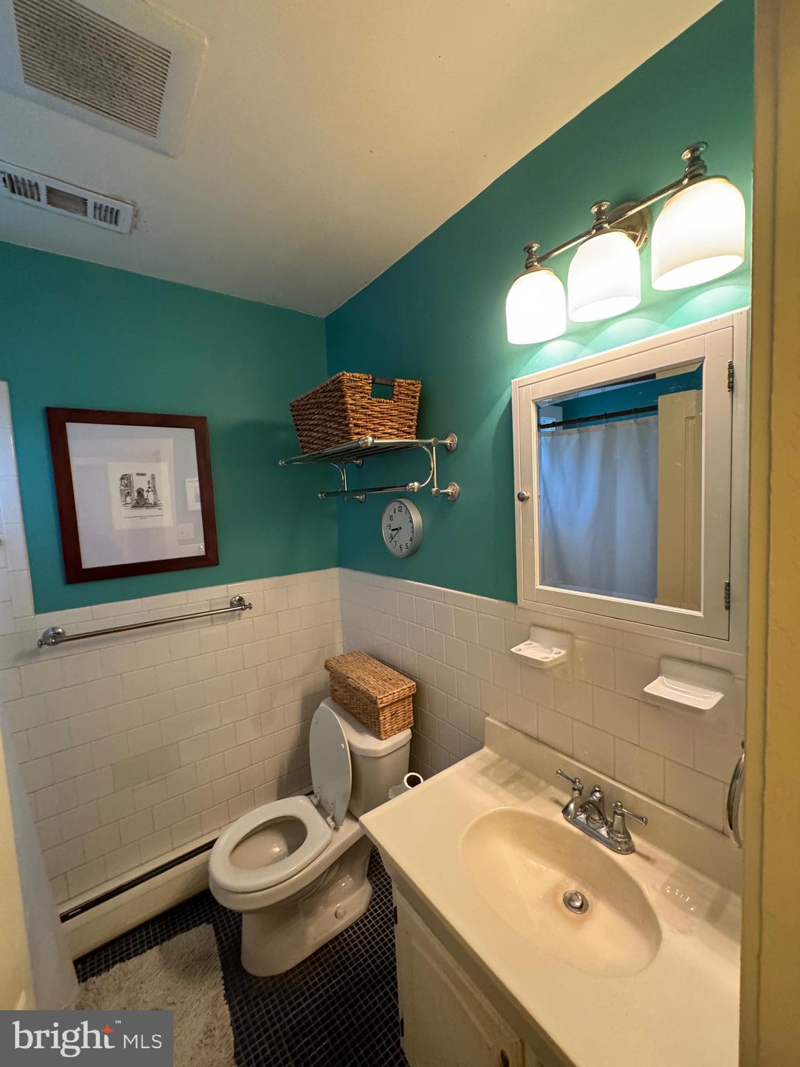 CLARENDON - Residential Lease