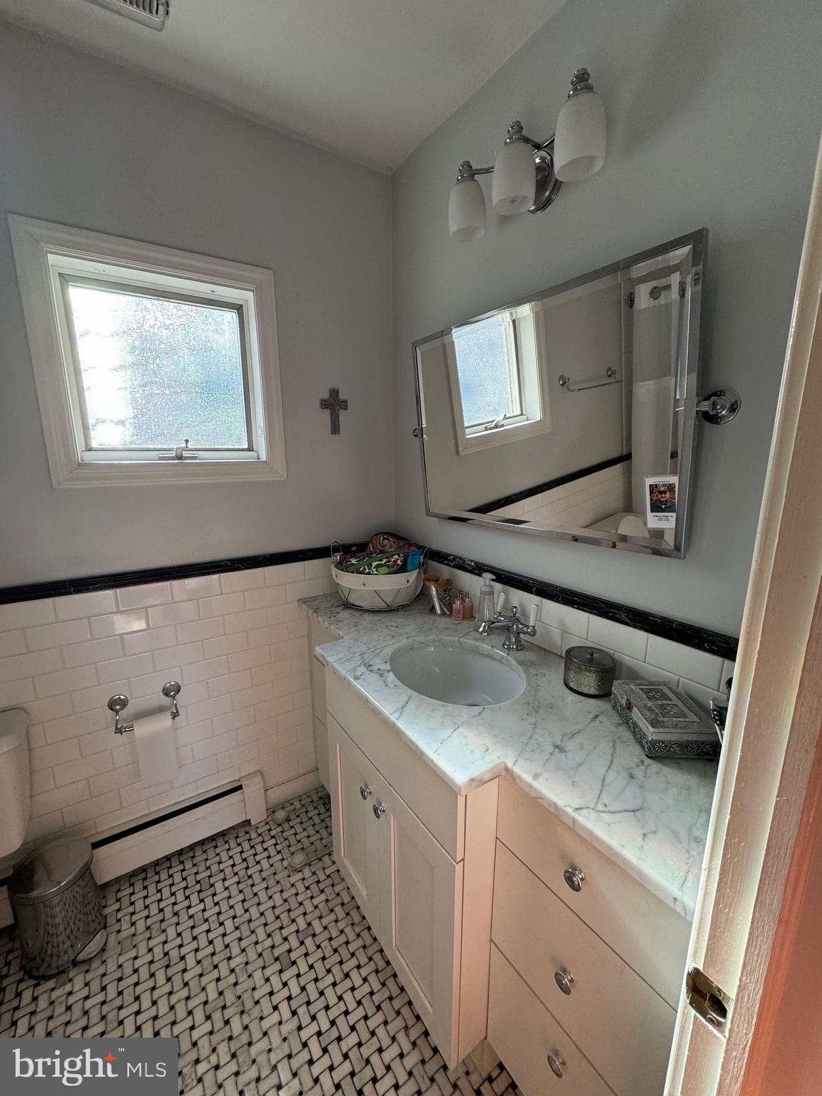 CLARENDON - Residential Lease