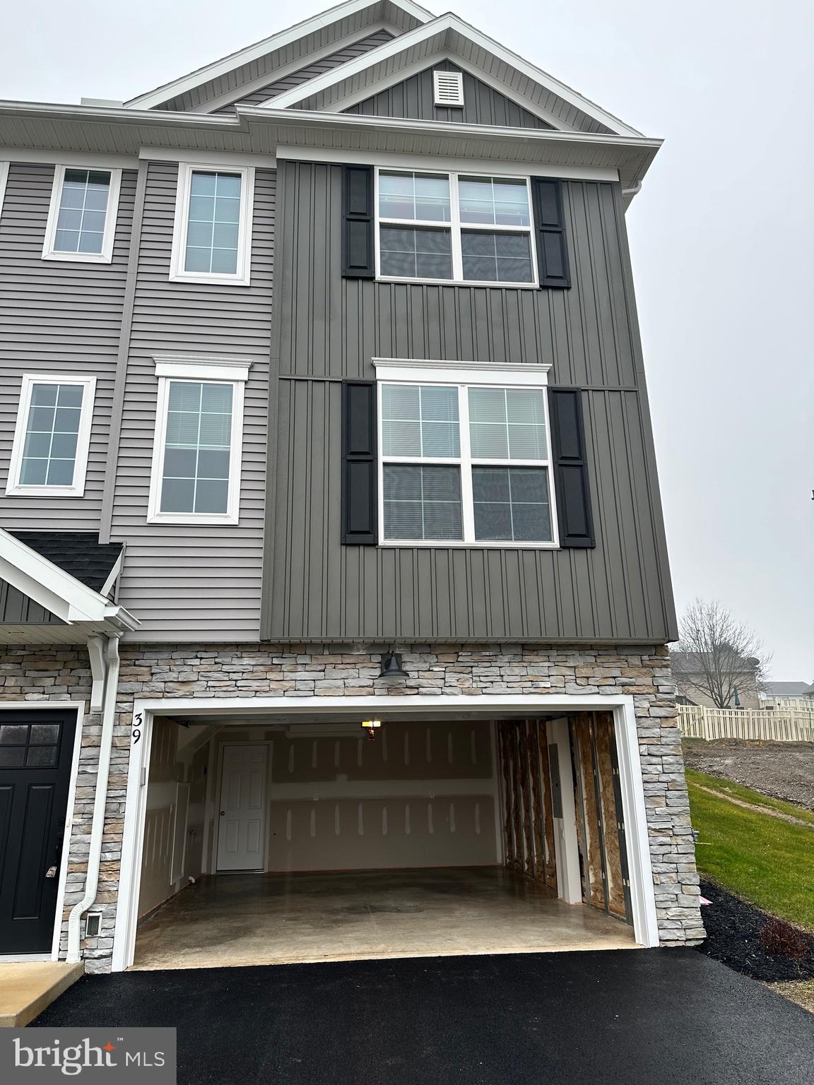 NORTH RIDGE - Residential Lease