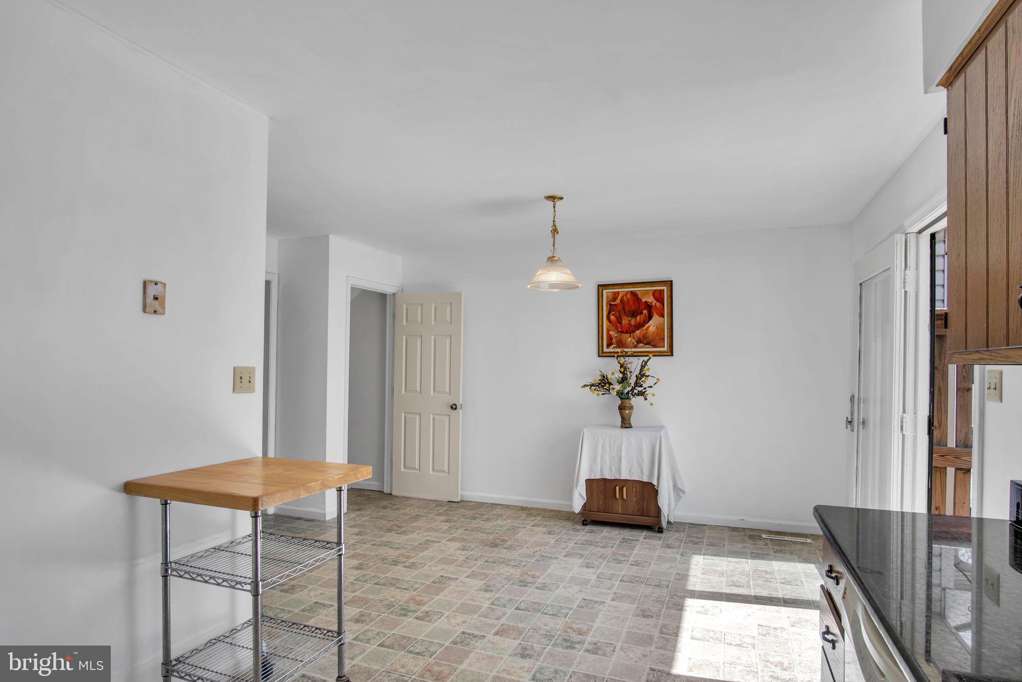 HAMPDEN COURT - Residential Lease