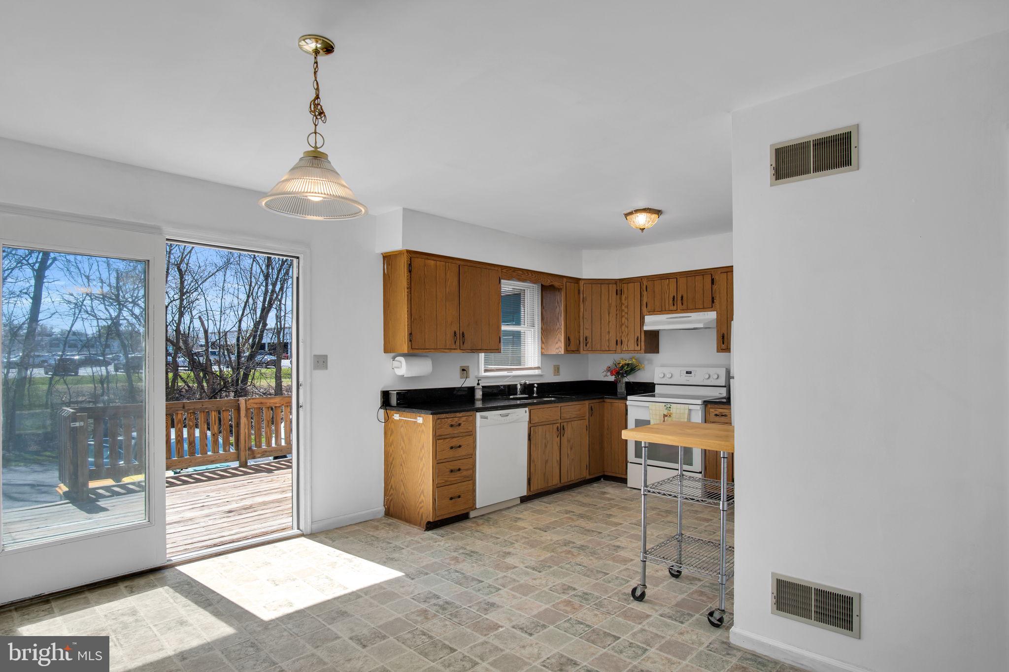 HAMPDEN COURT - Residential Lease