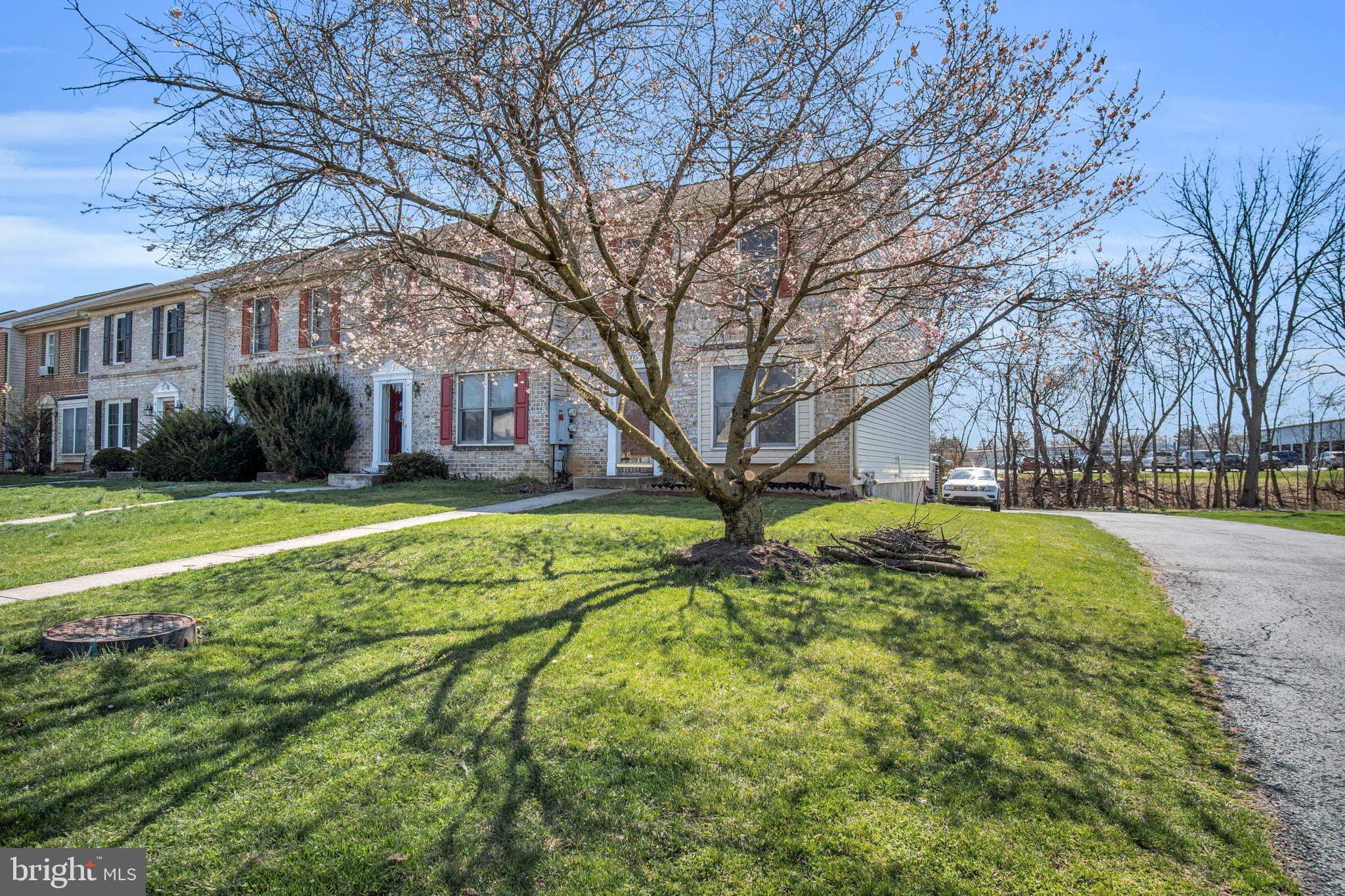 HAMPDEN COURT - Residential Lease