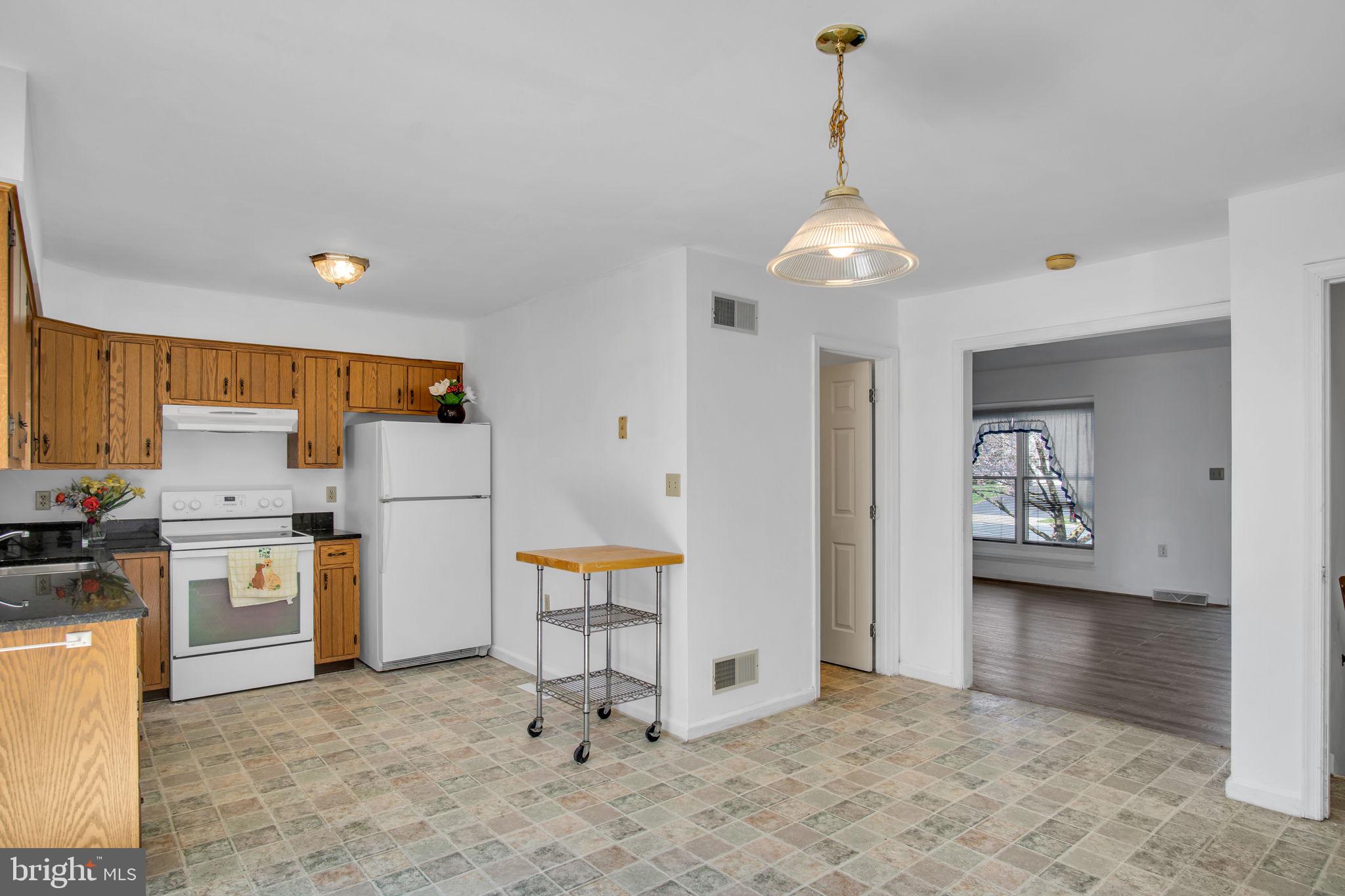 HAMPDEN COURT - Residential Lease