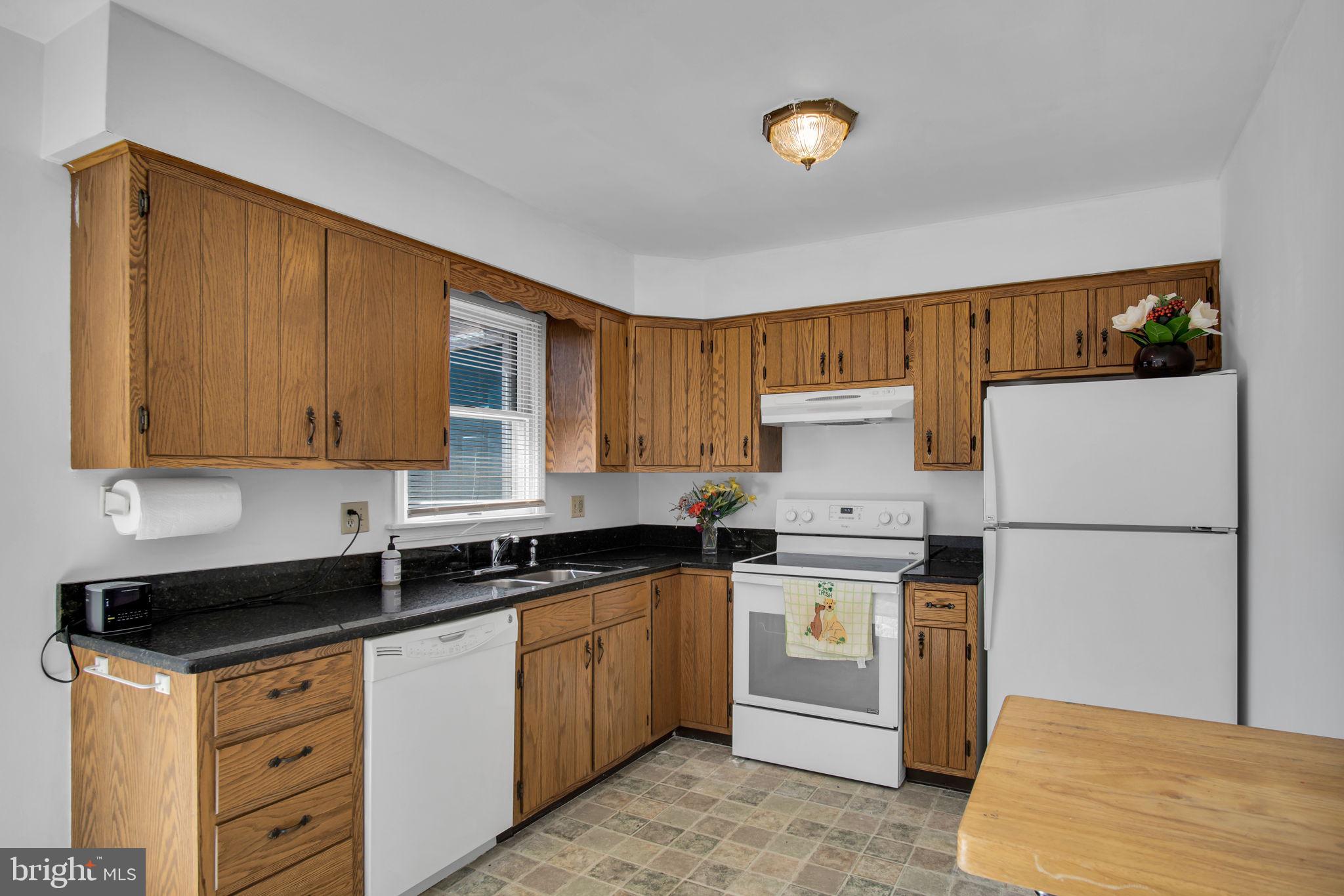 HAMPDEN COURT - Residential Lease