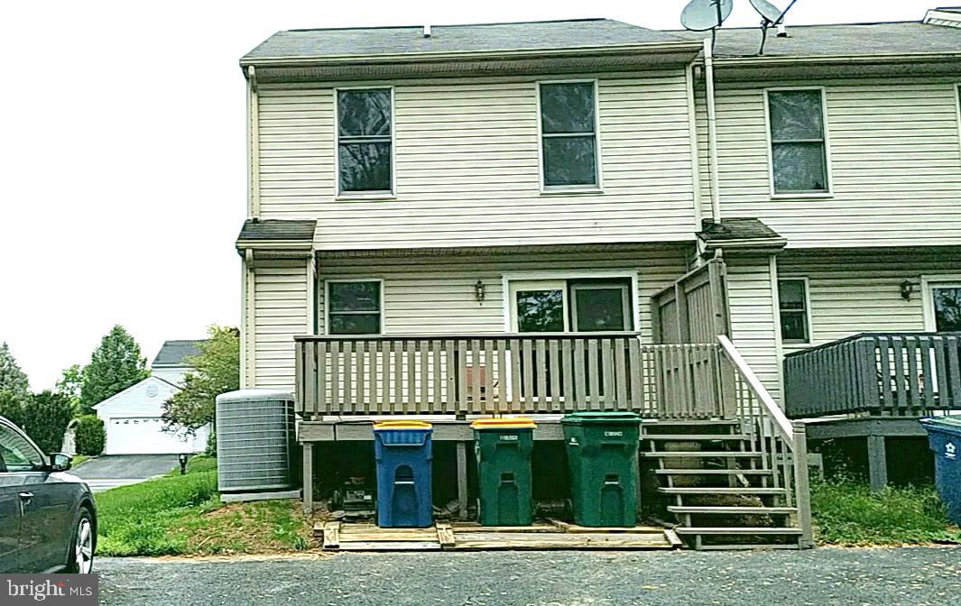 HAMPDEN COURT - Residential Lease