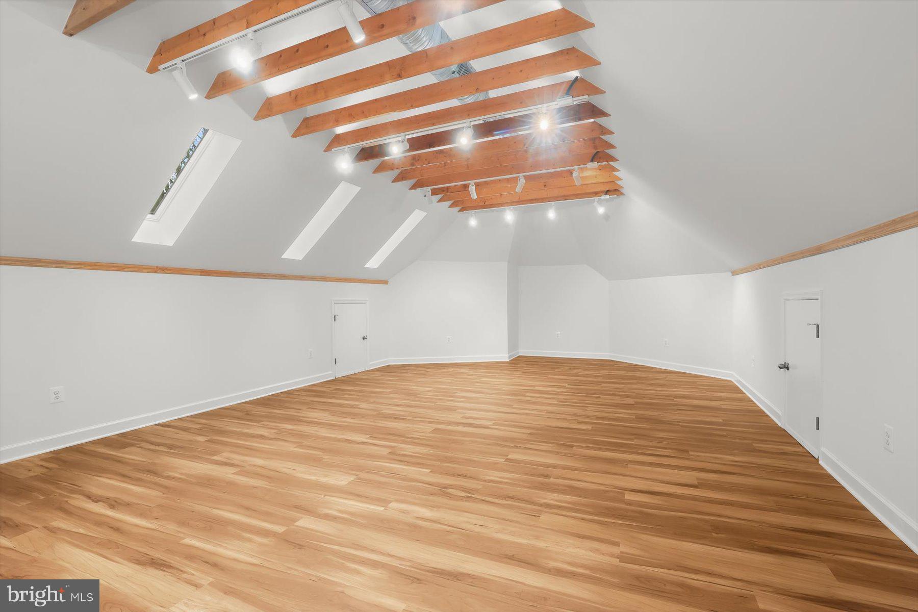 TRIADELPHIA WOODS - Residential