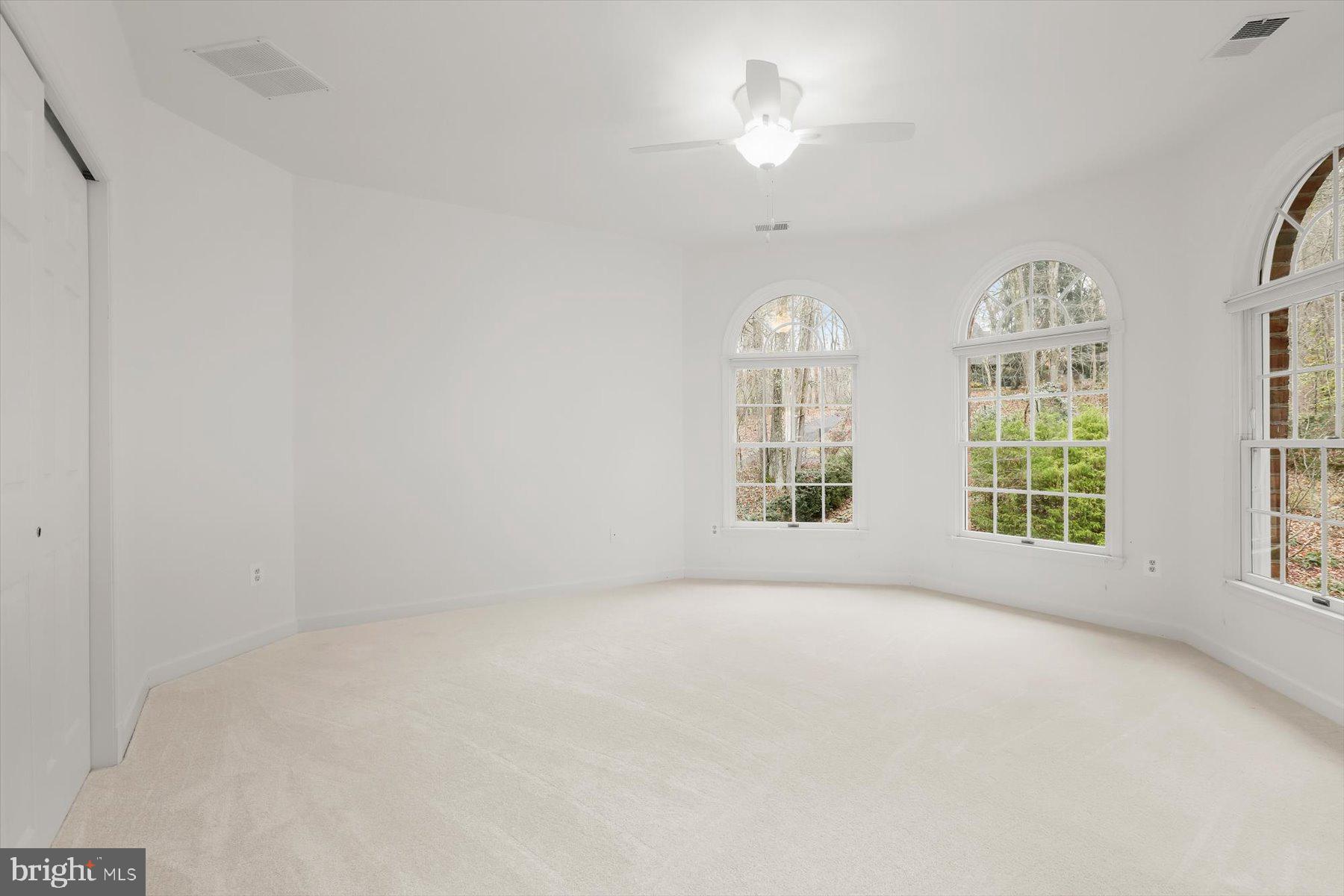 TRIADELPHIA WOODS - Residential