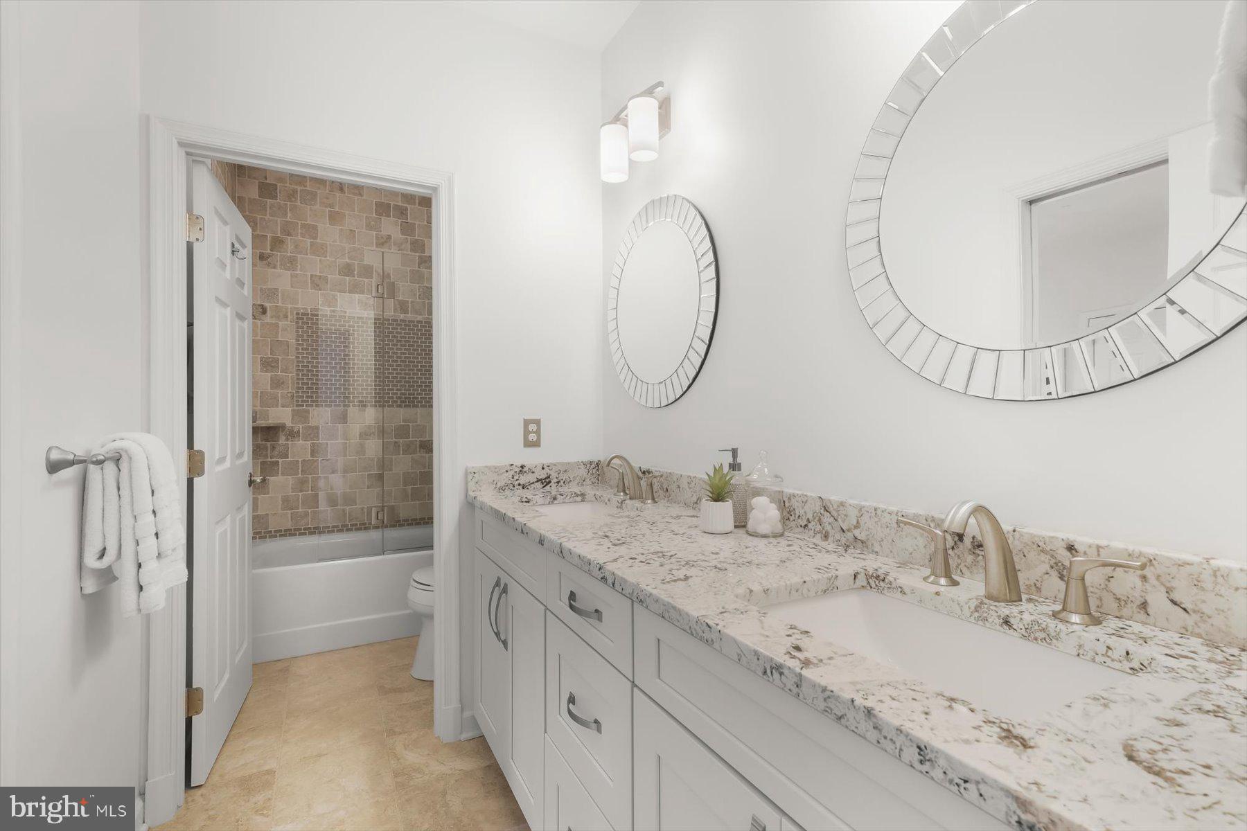 TRIADELPHIA WOODS - Residential