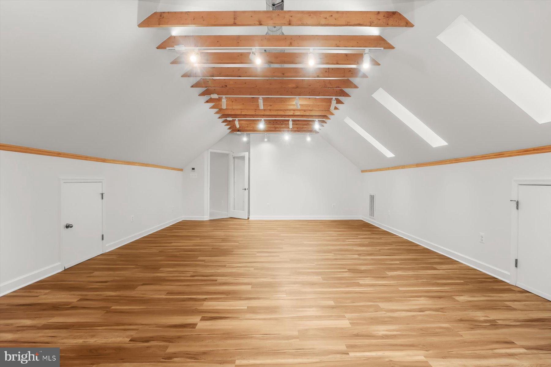 TRIADELPHIA WOODS - Residential