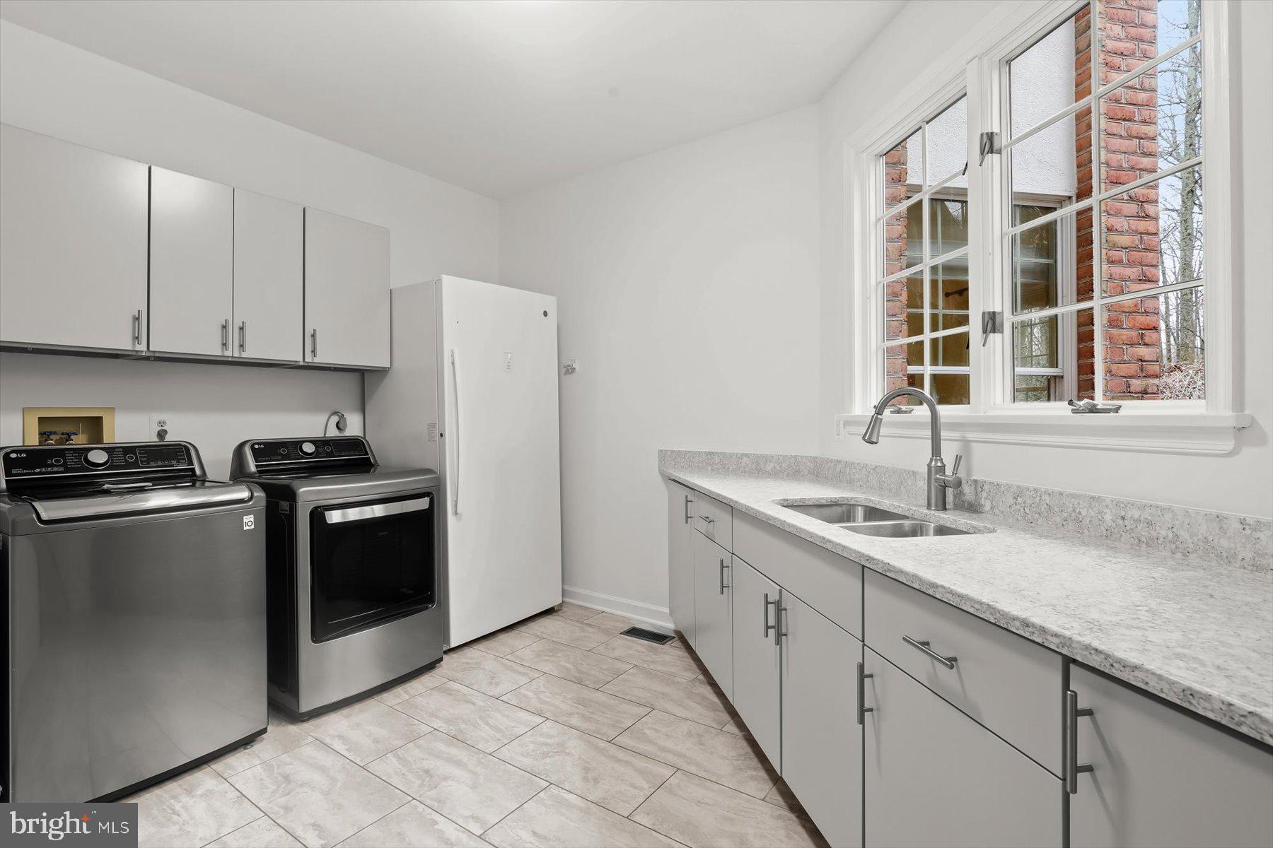 TRIADELPHIA WOODS - Residential