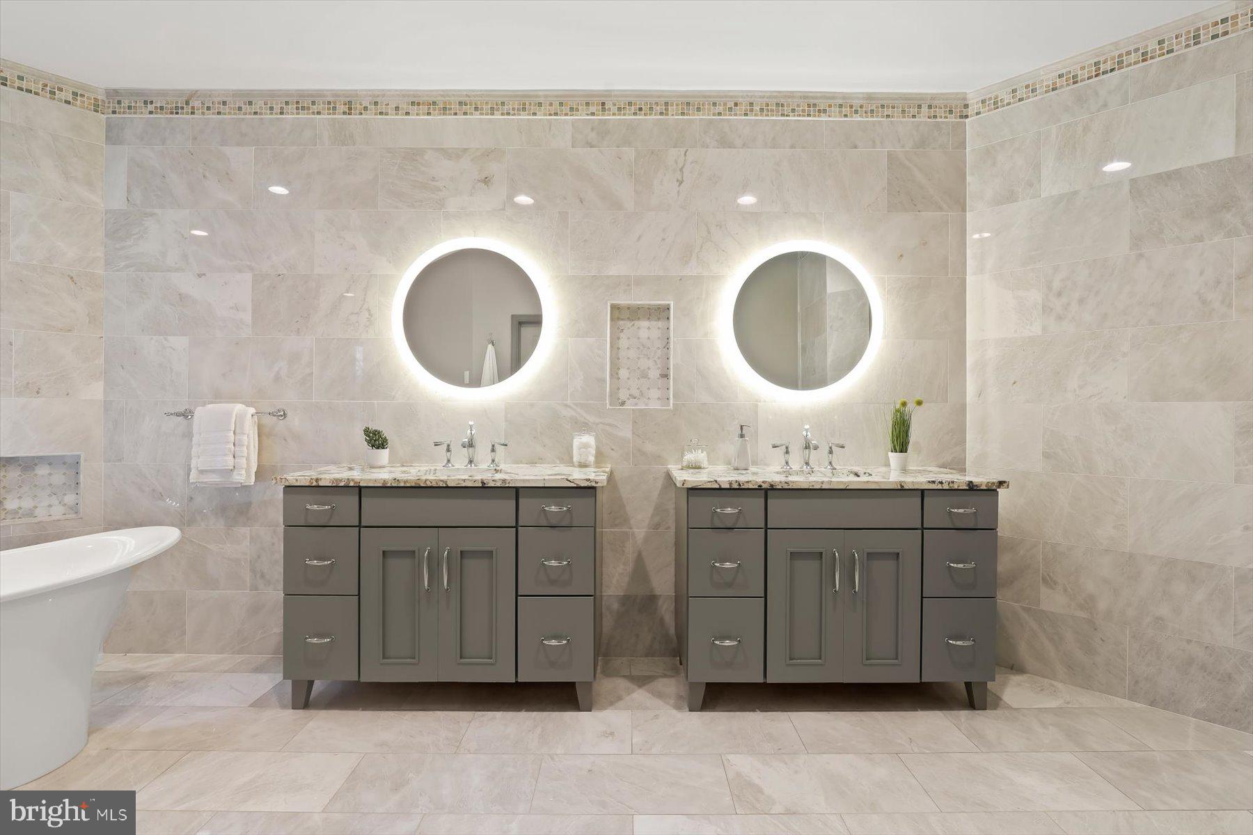 TRIADELPHIA WOODS - Residential