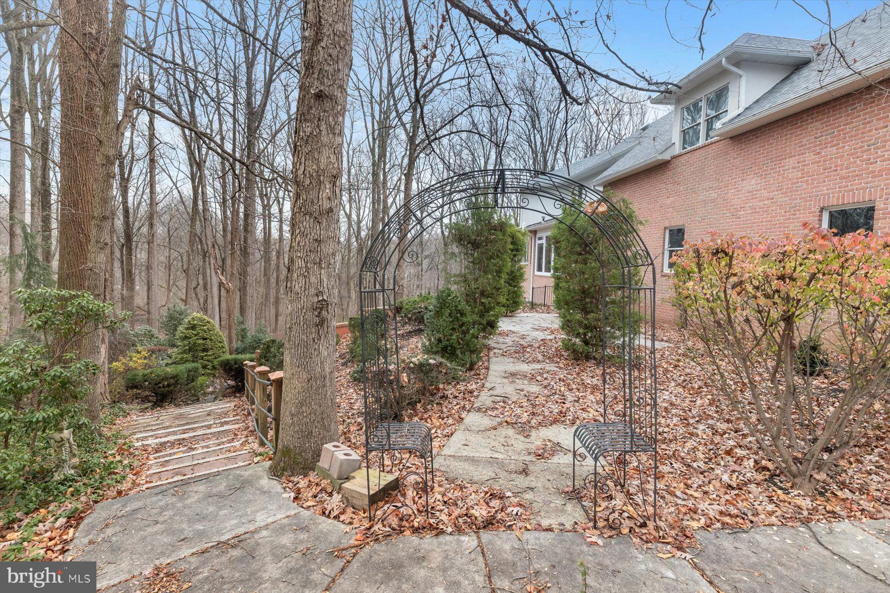 TRIADELPHIA WOODS - Residential