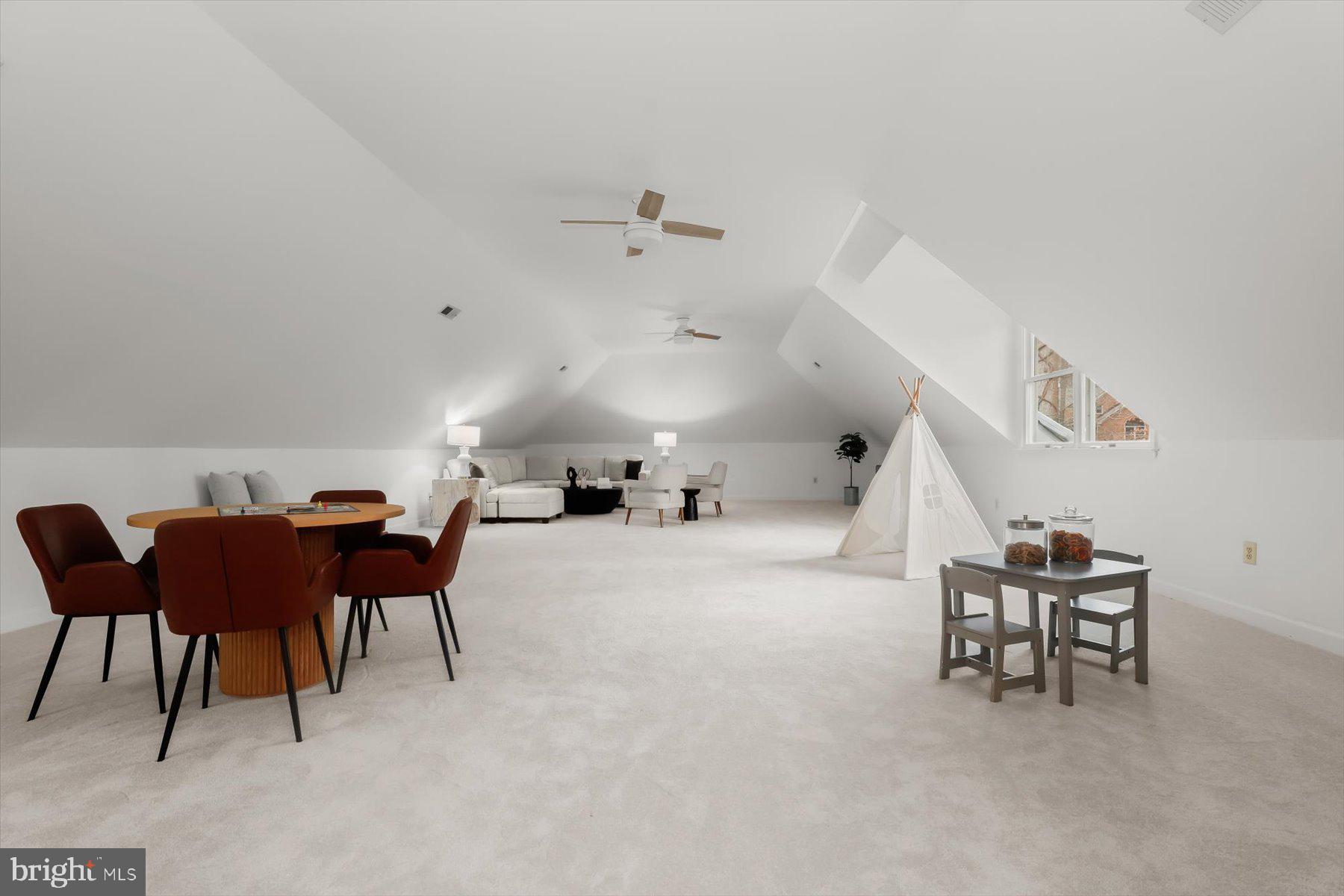 TRIADELPHIA WOODS - Residential