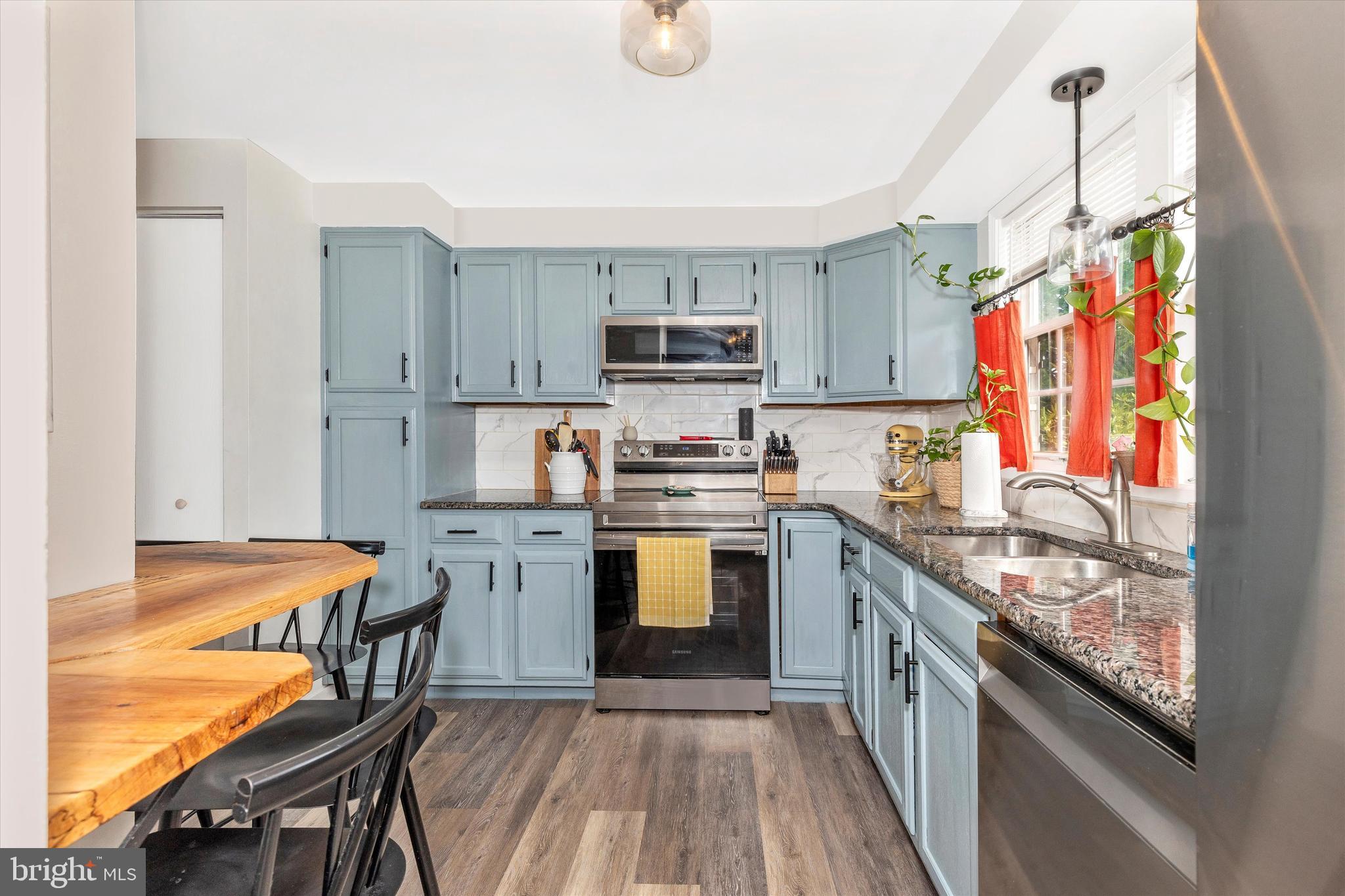 ROLLING MEADOWS - Residential