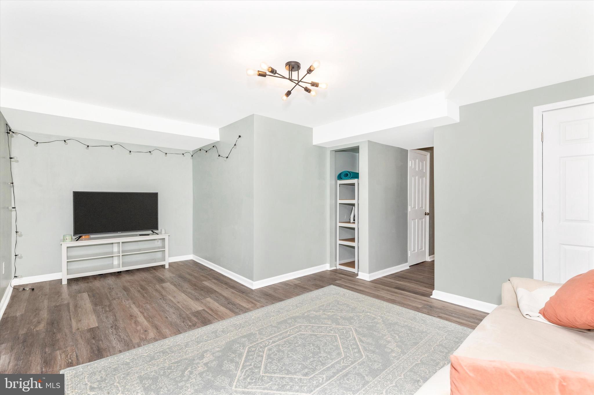 ROLLING MEADOWS - Residential