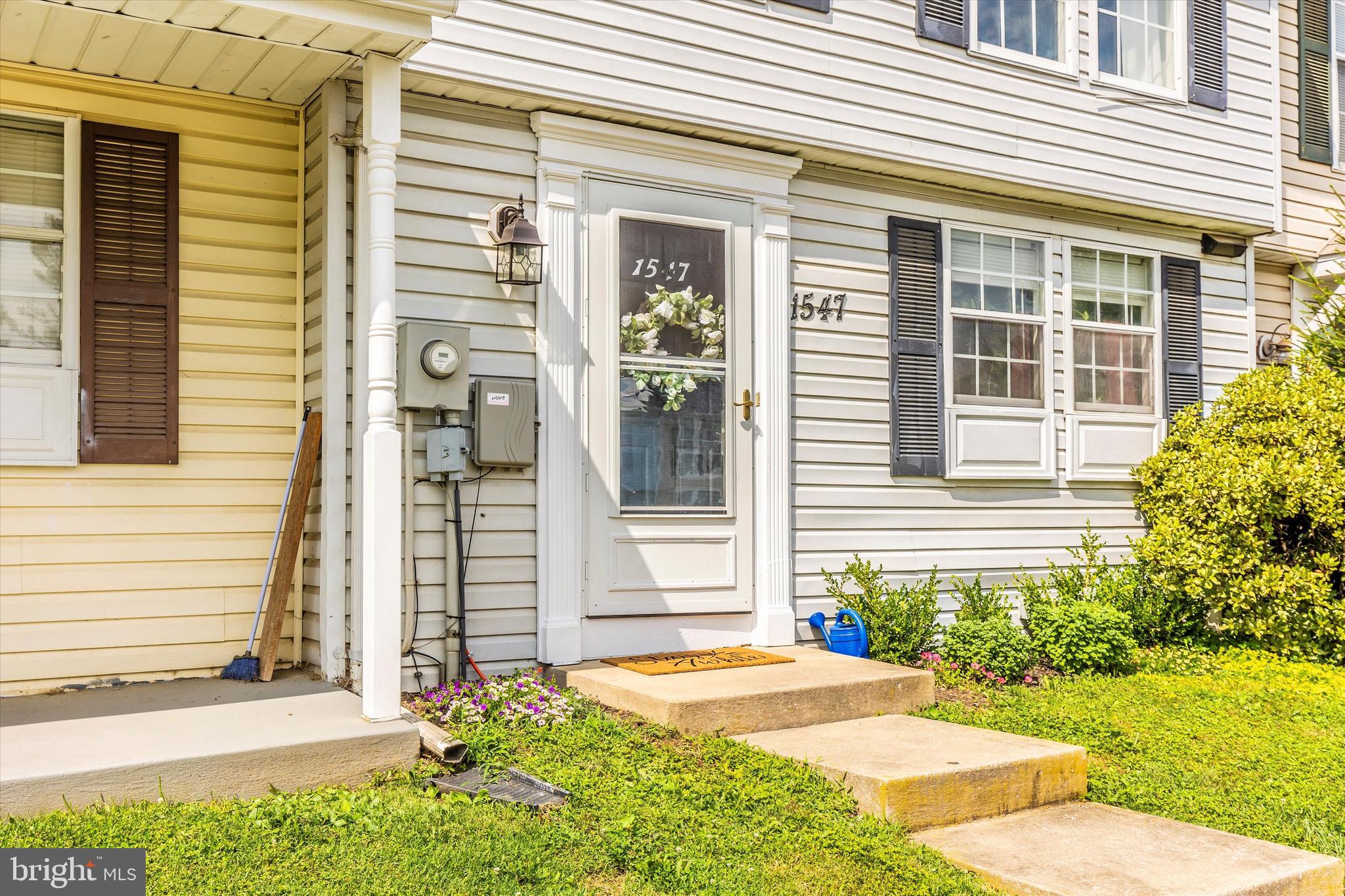 1547 IRIS COURT