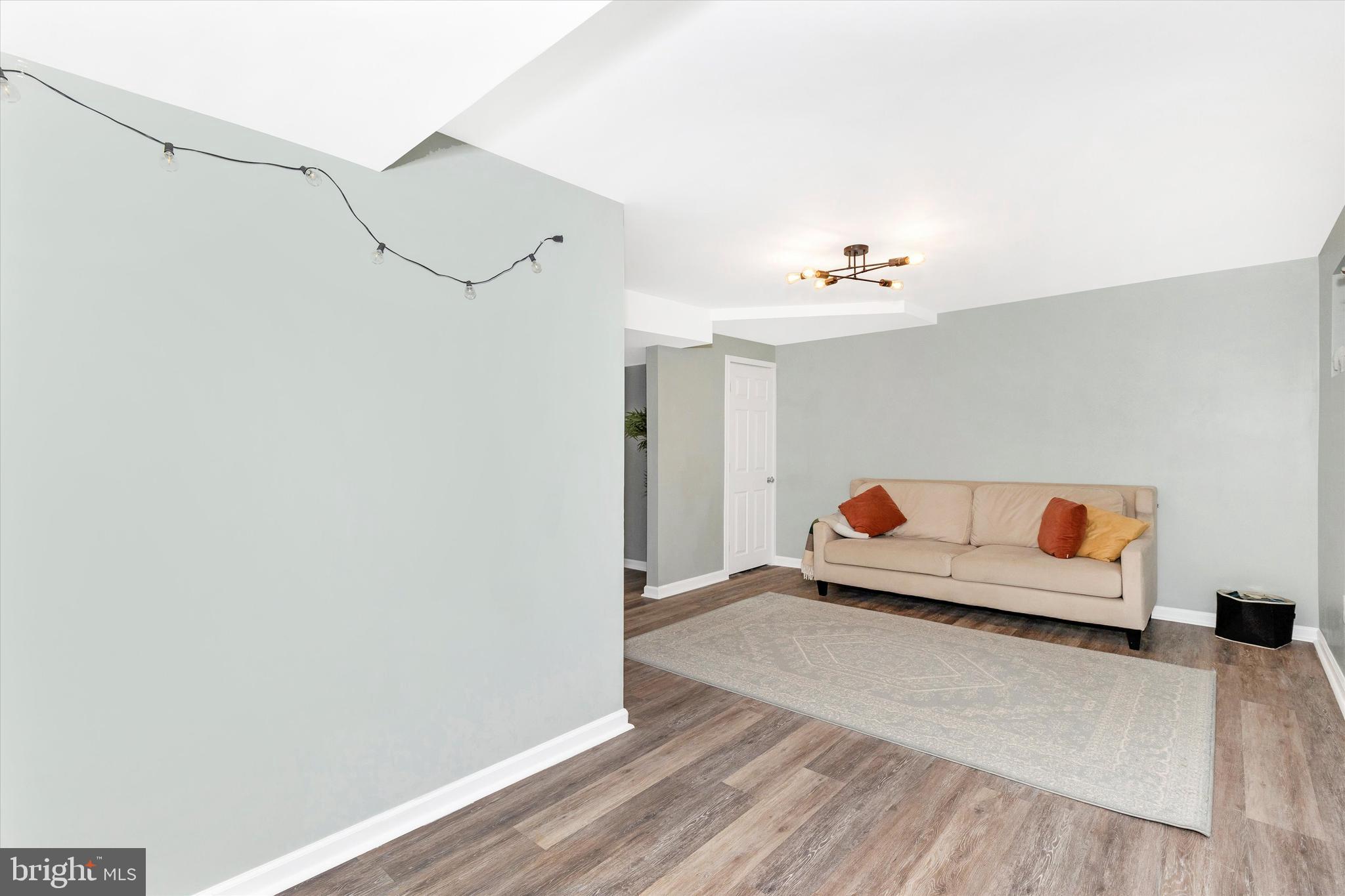 ROLLING MEADOWS - Residential