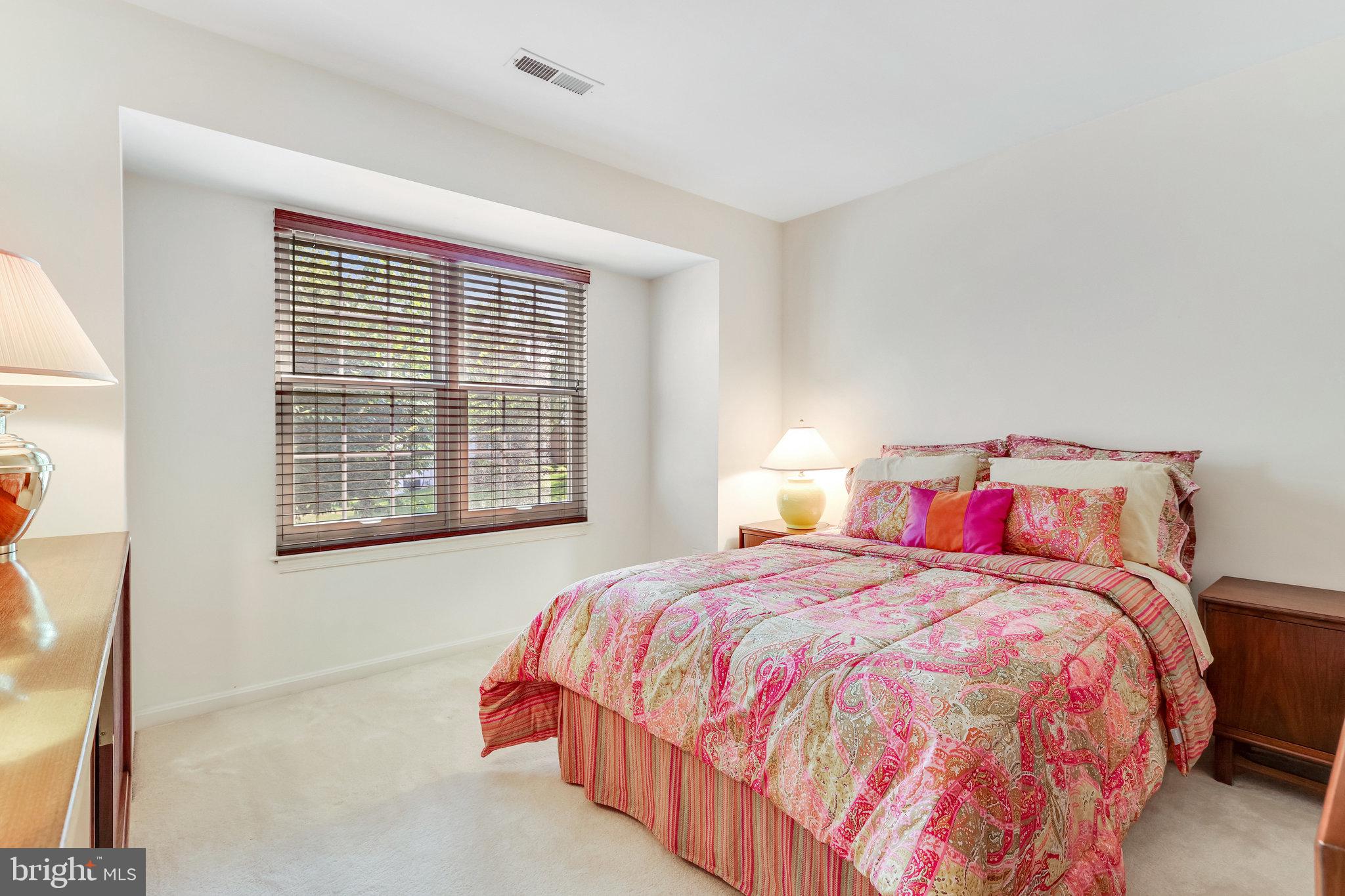 MIRROR RIDGE - Residential